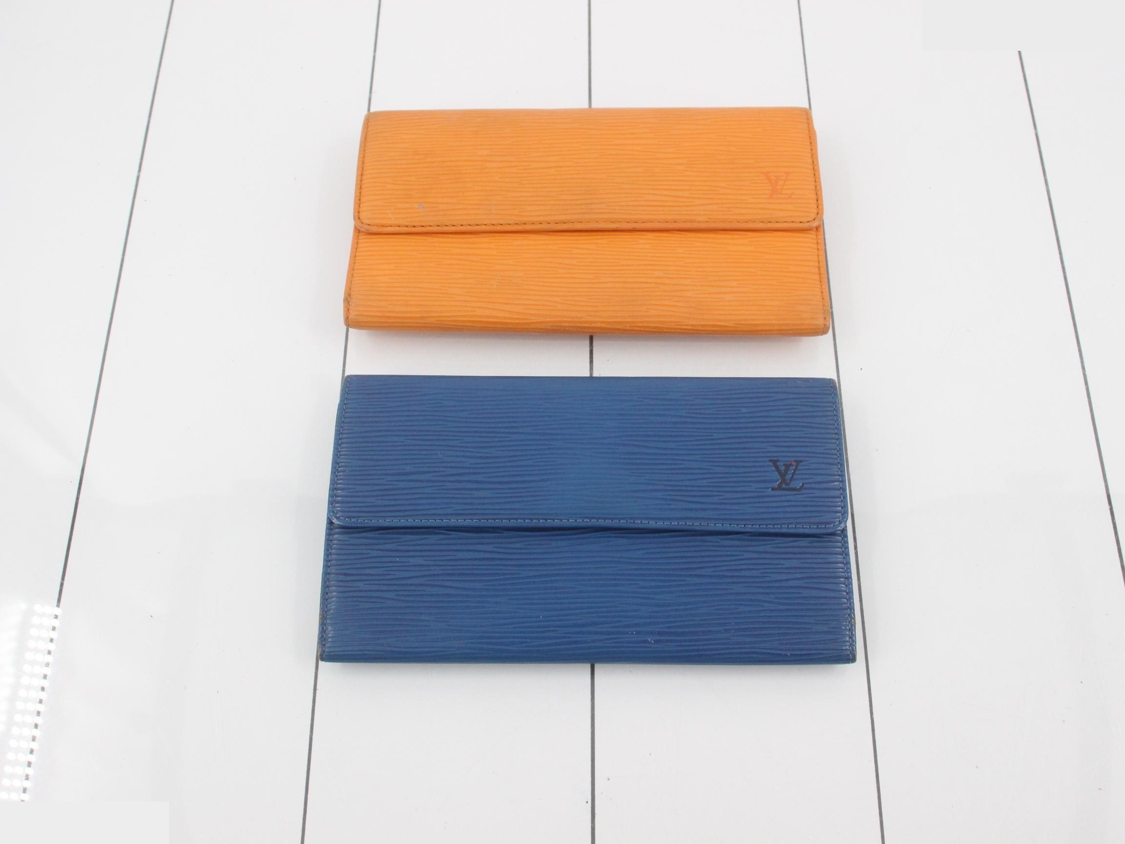 Five wallets in one set — view 2