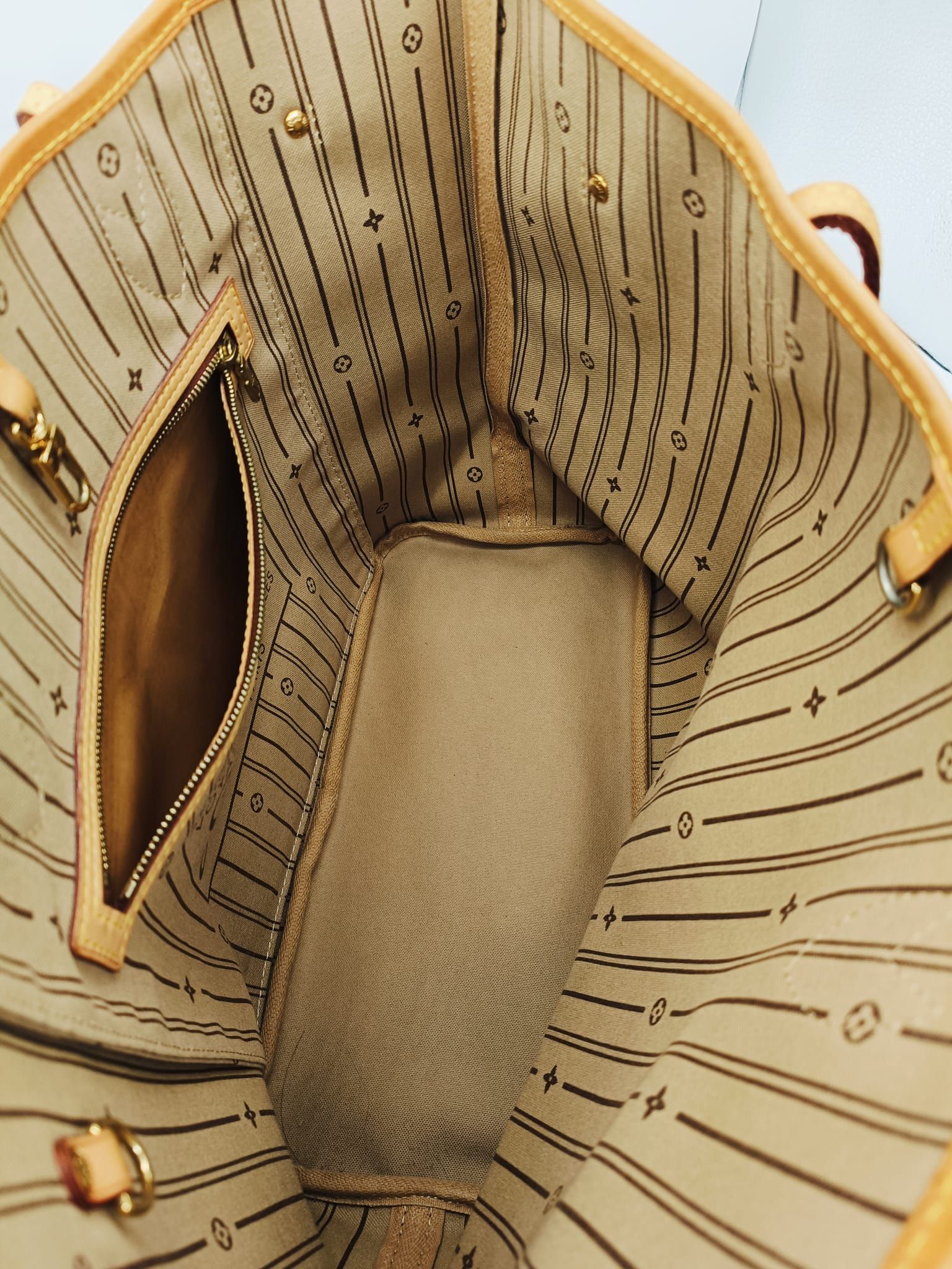 Neverfull MM, Monogram — view 4