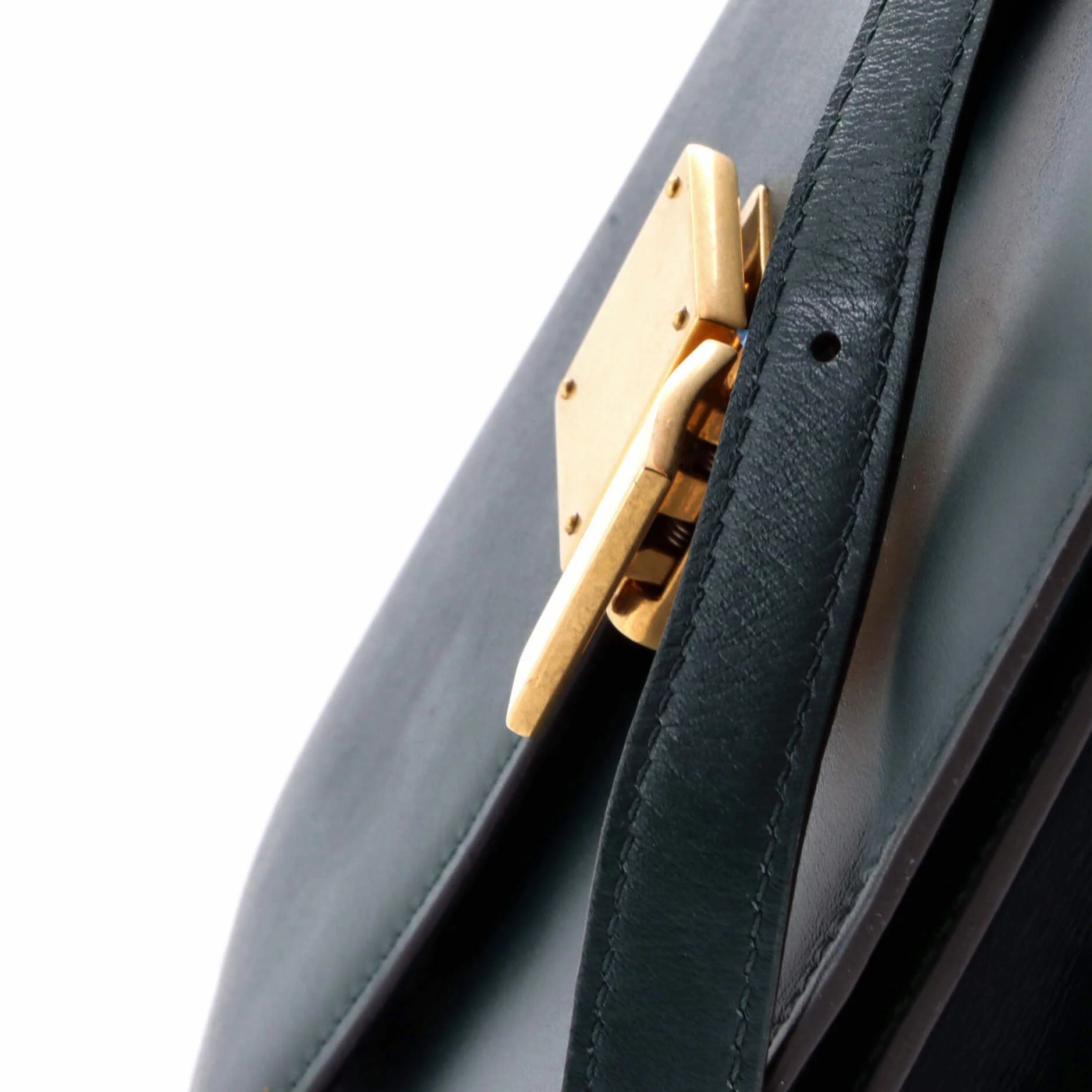 Classic Box Bag Smooth Leather Medium — view 7