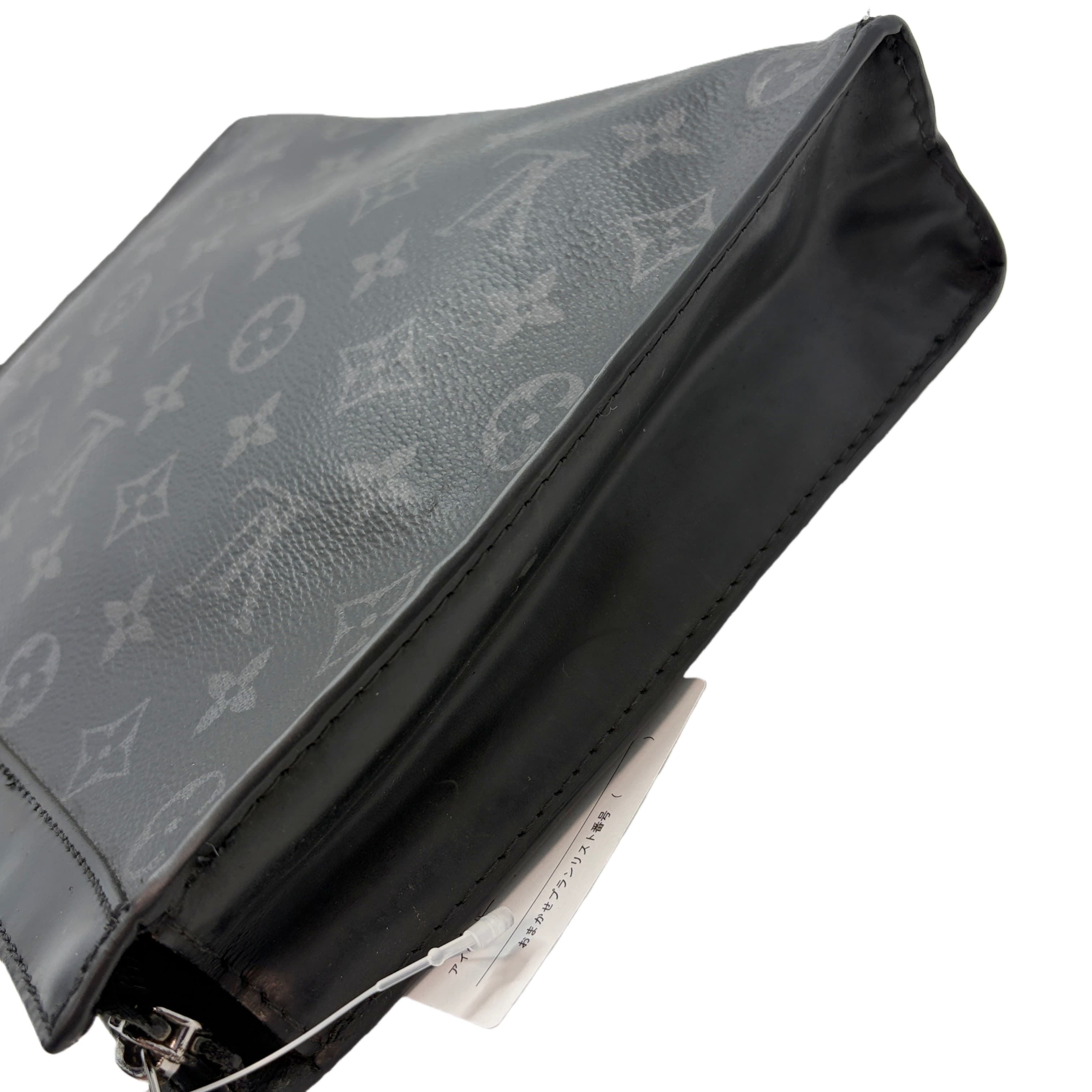 Monogram Damier Graphite Pochette Voyage MM — view 3