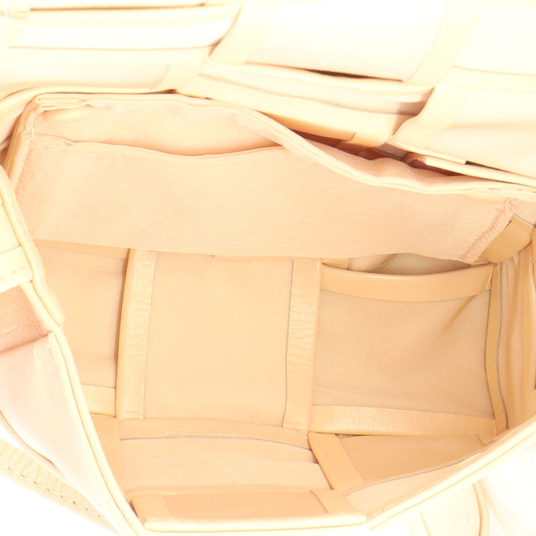 Cassette Crossbody Bag Maxi Intrecciato Leather Candy — view 5