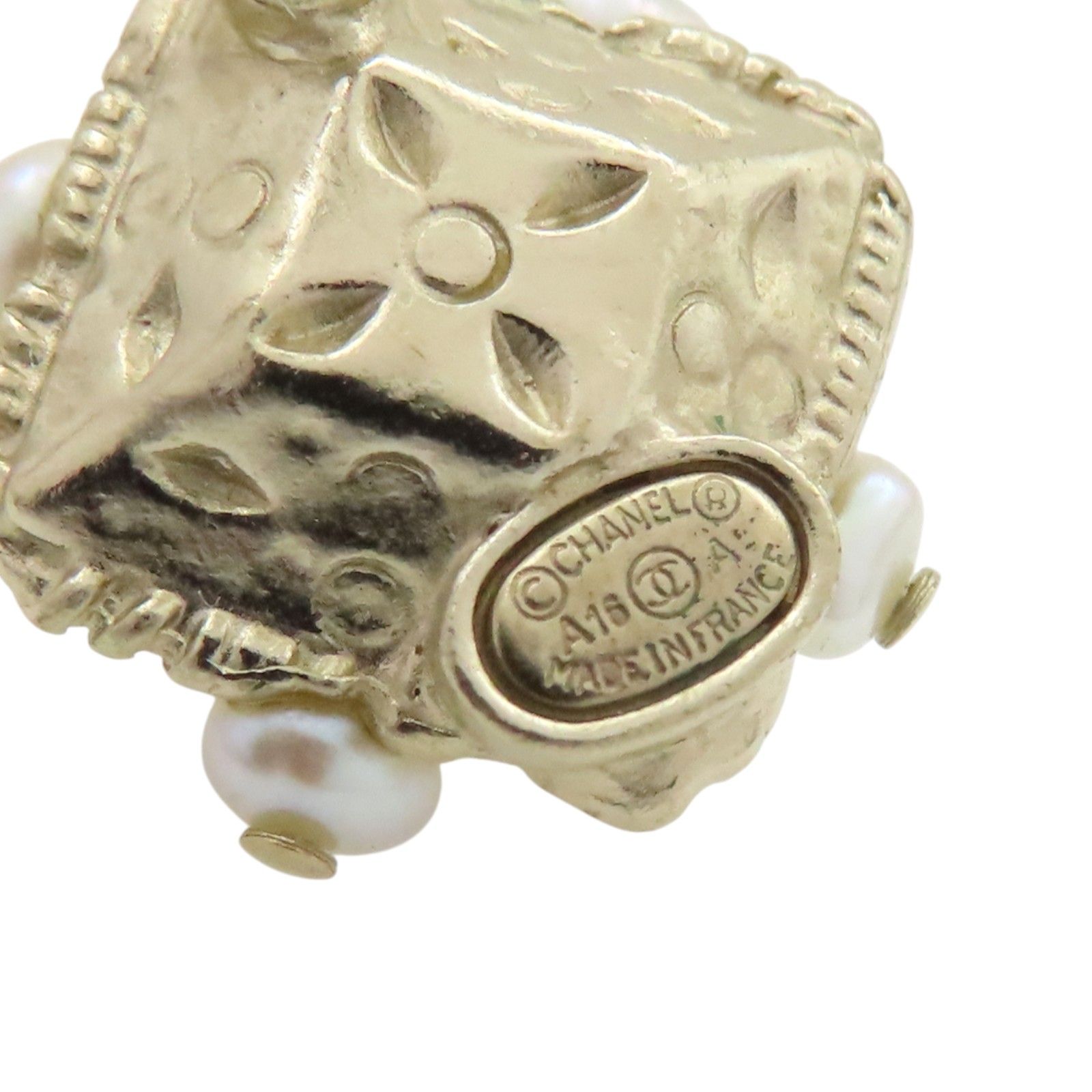 Pearl and Resin CC Logo Pierced Earrings A16 — view 4