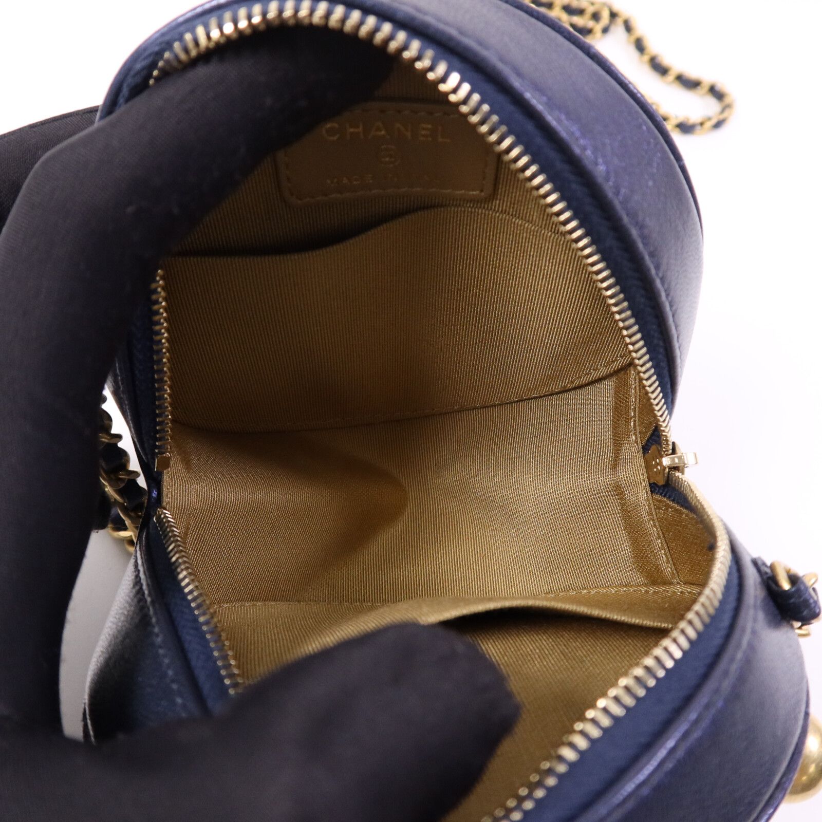 Blue Quilted Lambskin Chic Pearls Round Clutch w/Chain — view 5
