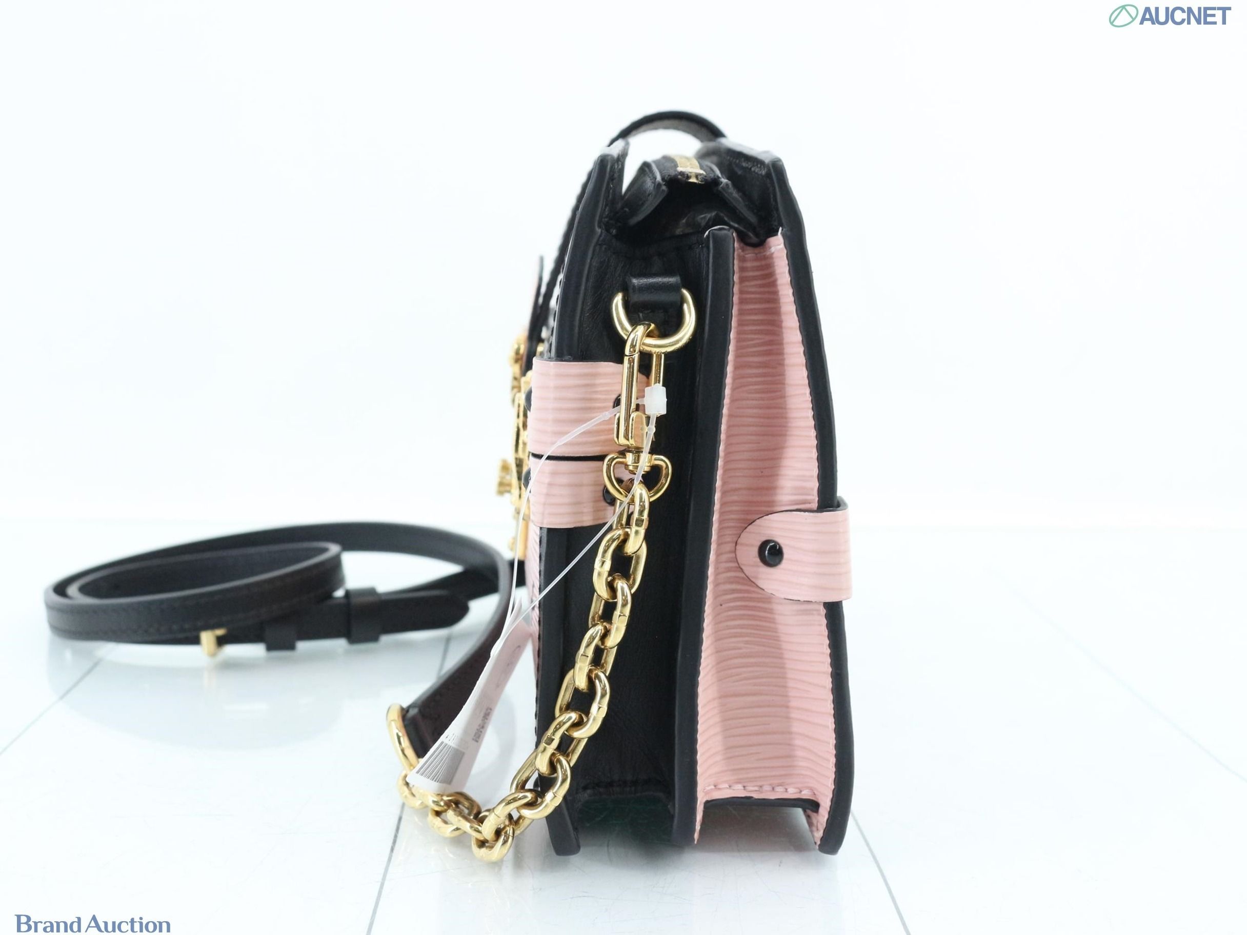Epi Trunk Clutch Rose Ballerine — view 3