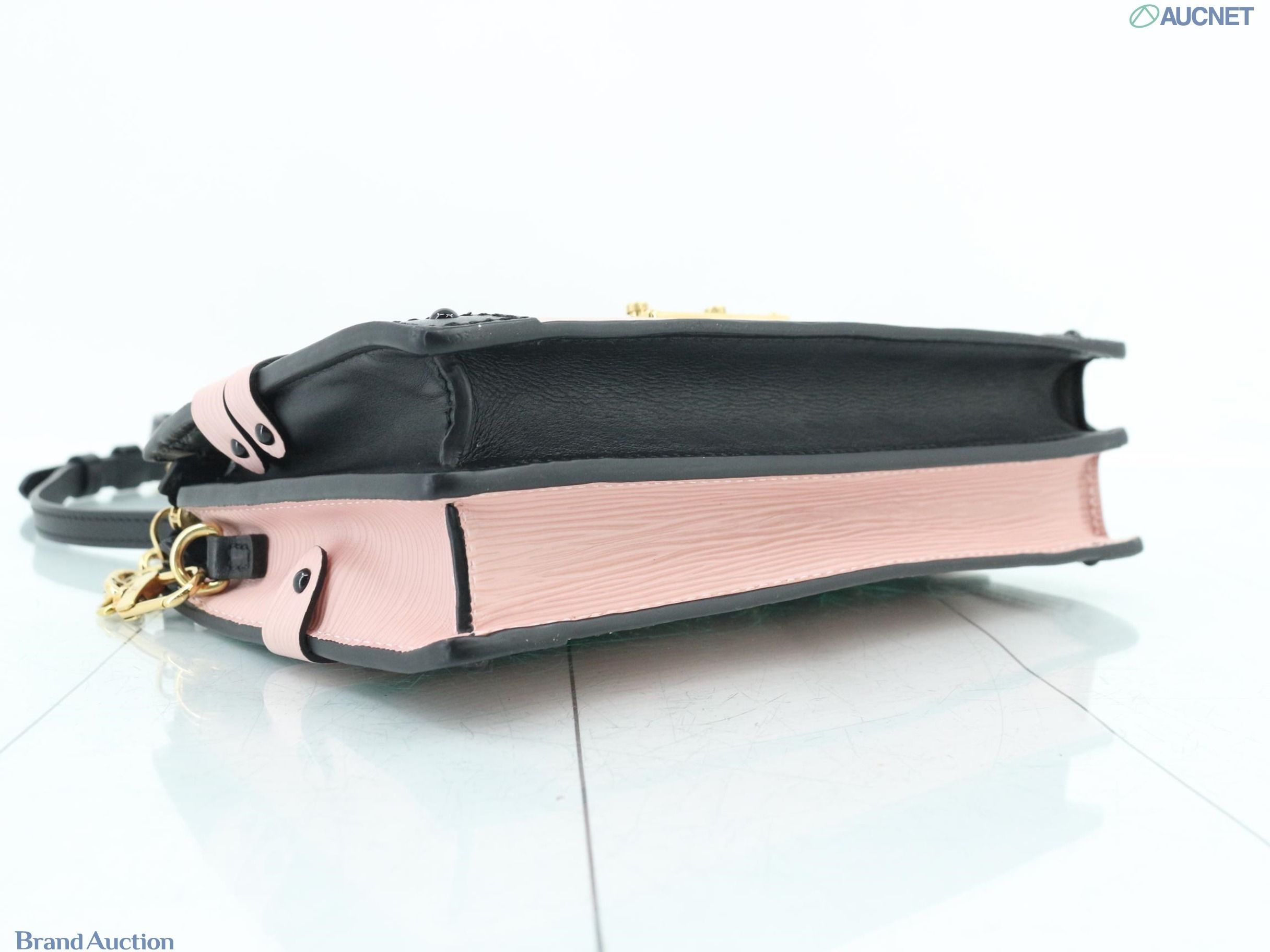 Epi Trunk Clutch Rose Ballerine — view 5