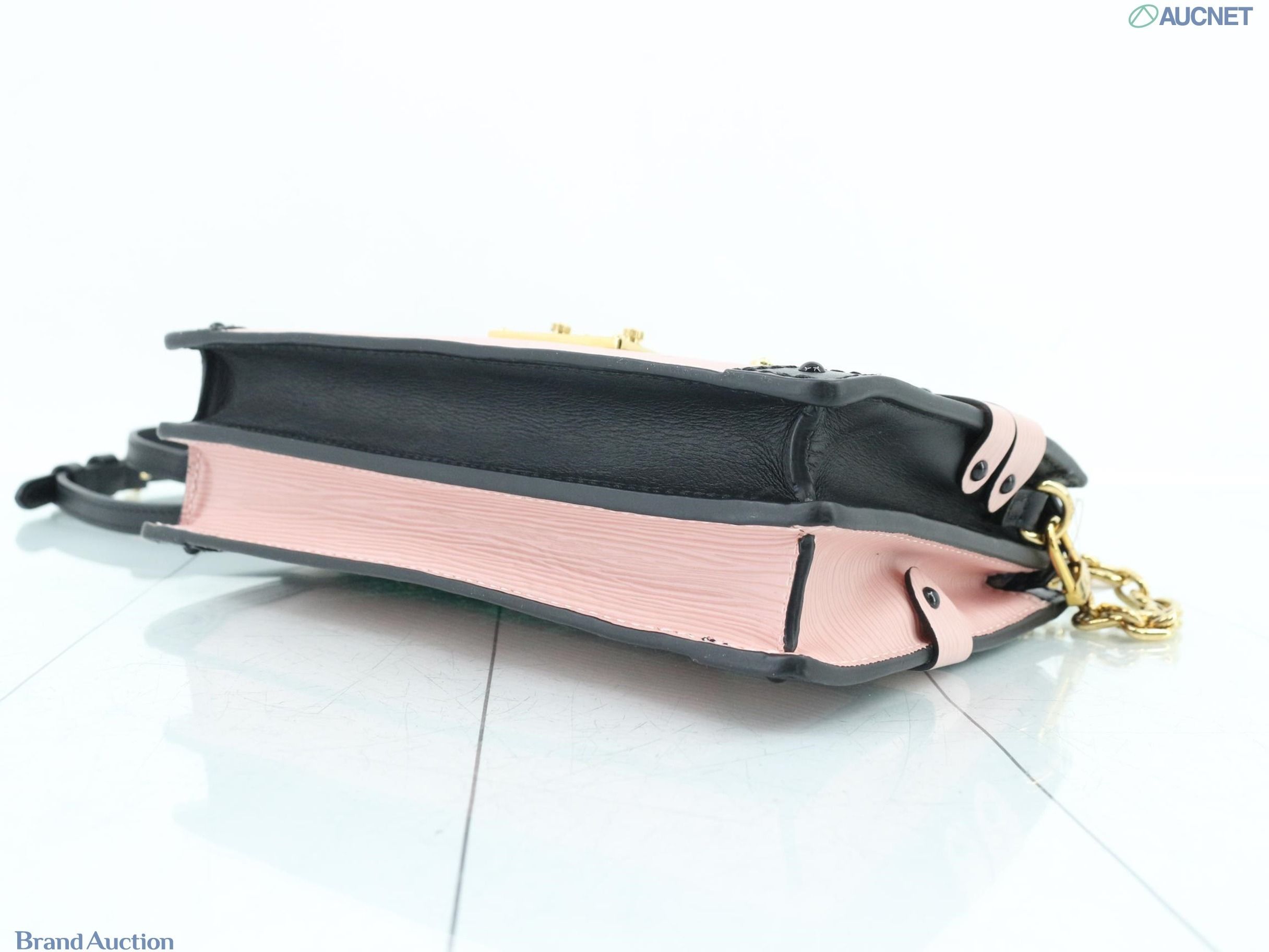 Epi Trunk Clutch Rose Ballerine — view 6