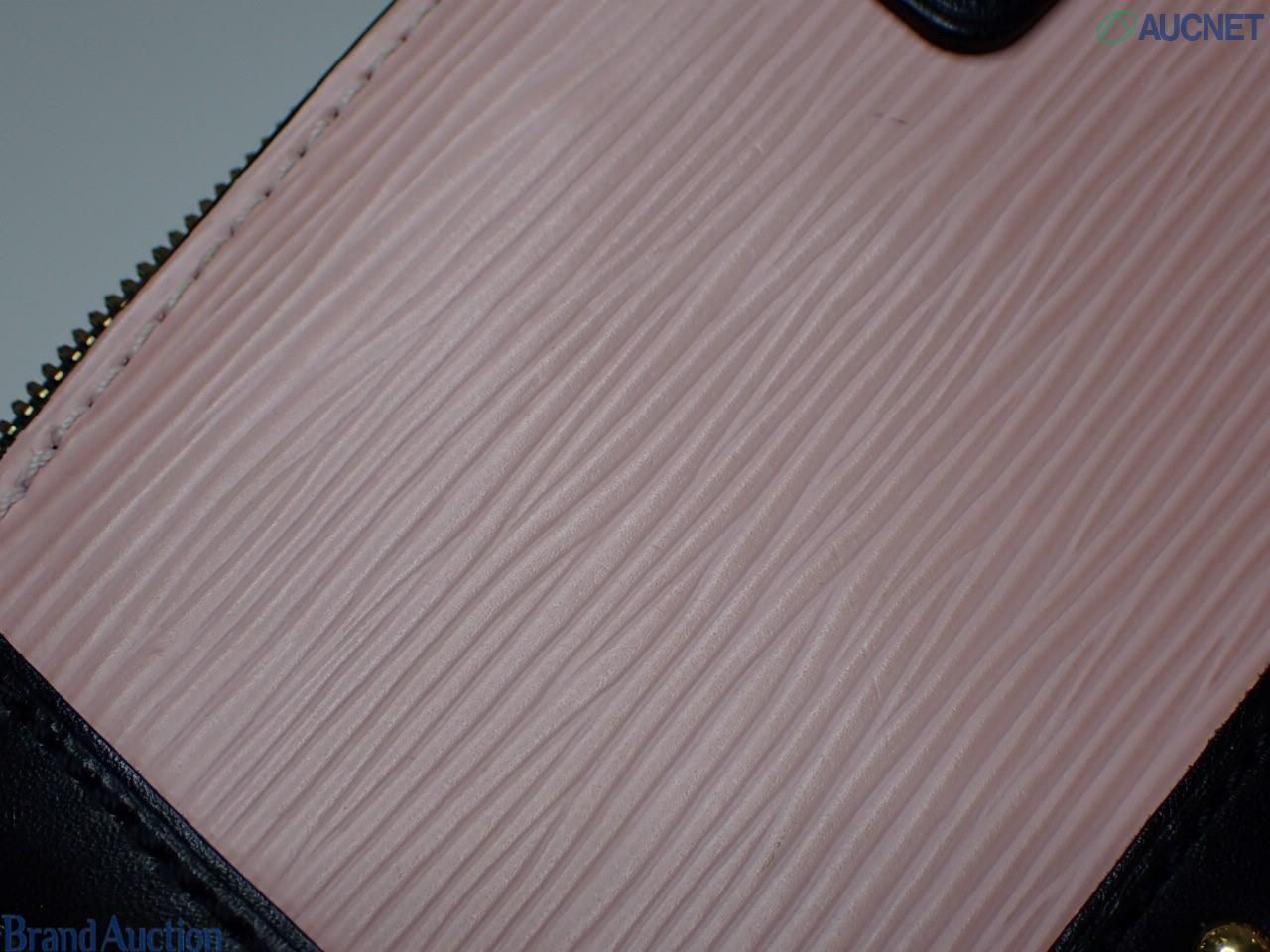 Epi Trunk Clutch Rose Ballerine — view 8
