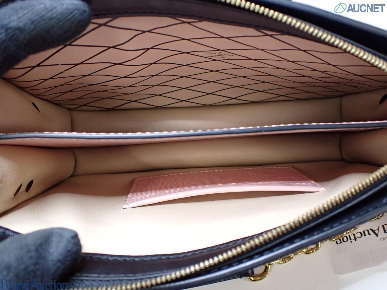 Epi Trunk Clutch Rose Ballerine — view 10