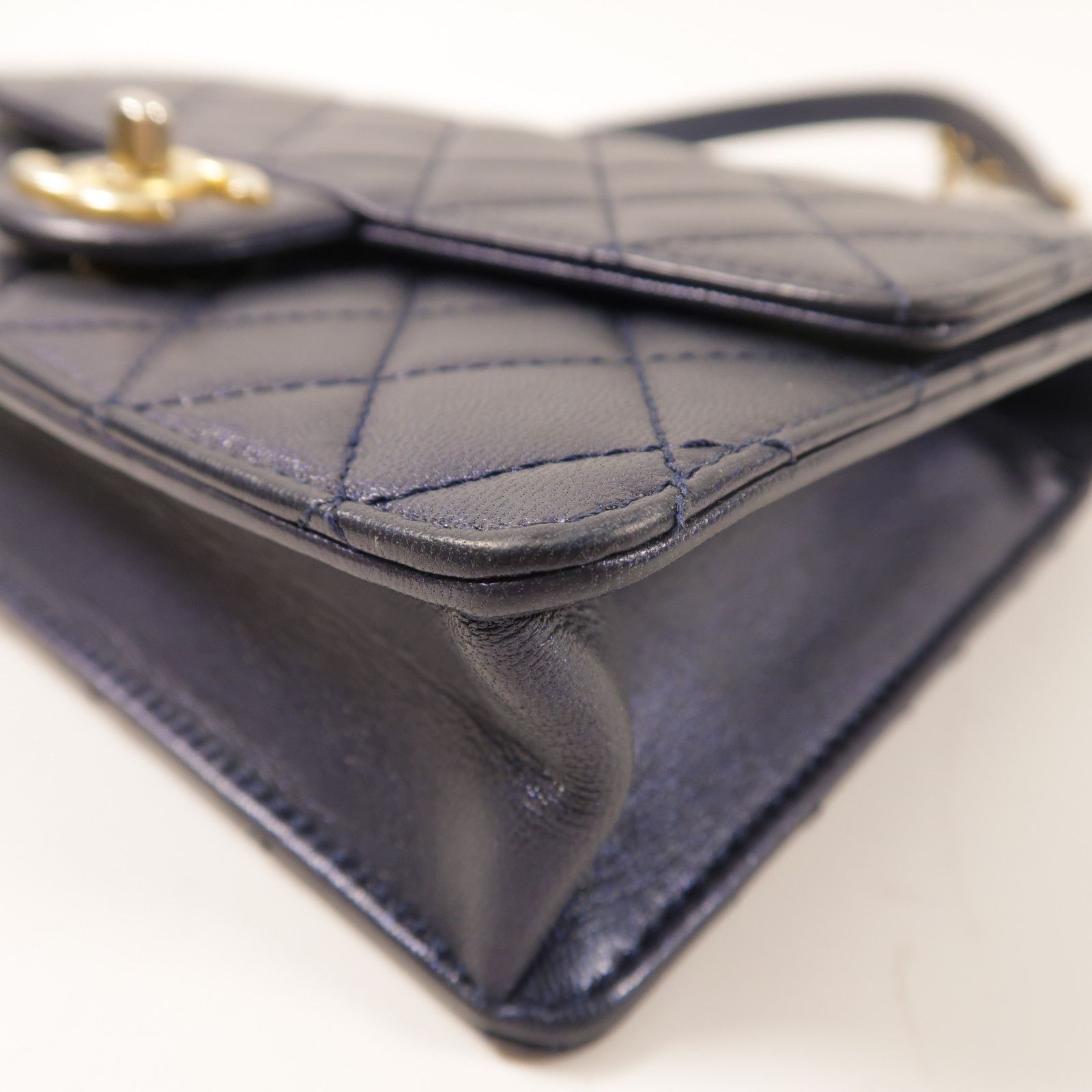 Chic Pearls Flap Bag — view 11