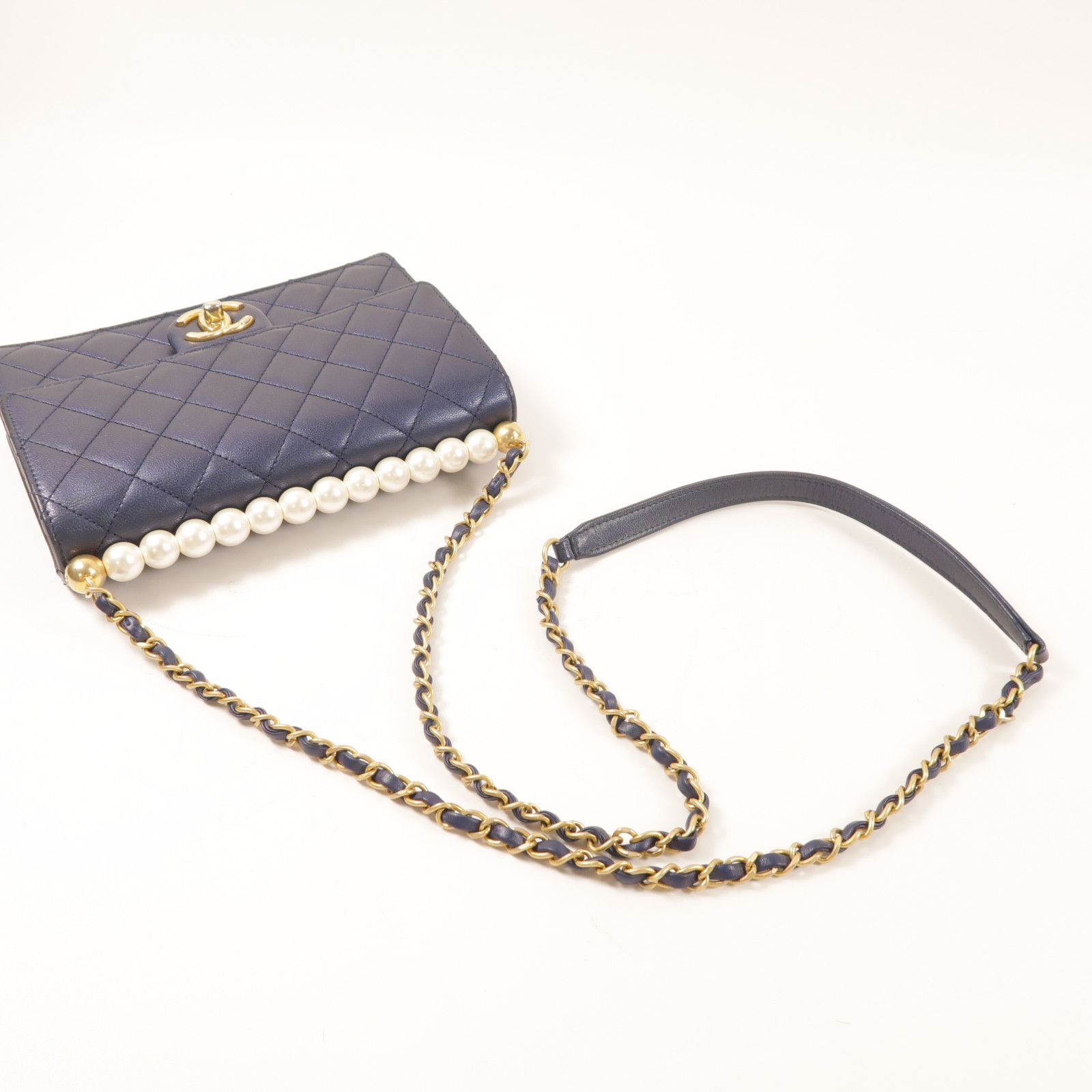 Chic Pearls Flap Bag — view 8