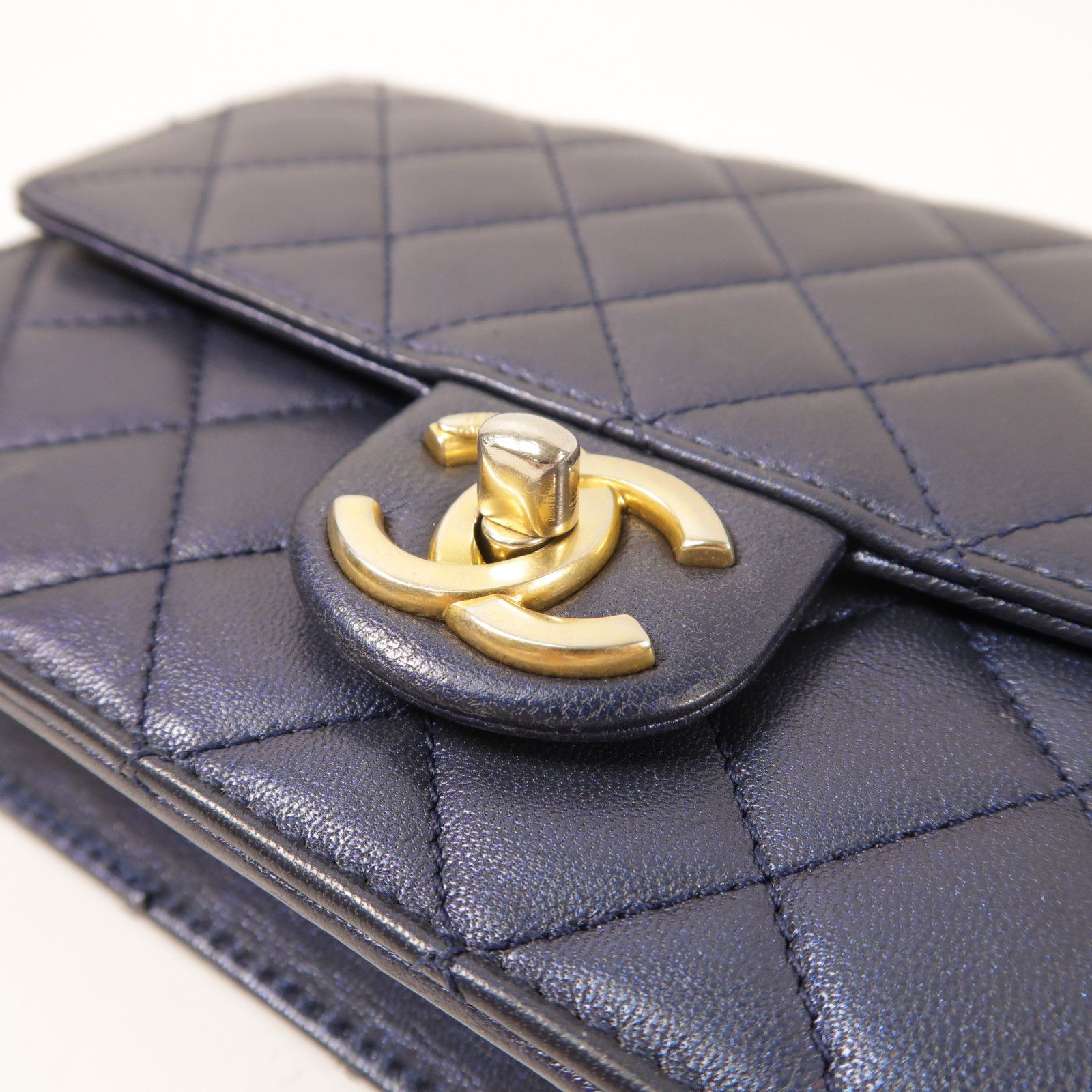 Chic Pearls Flap Bag — view 9