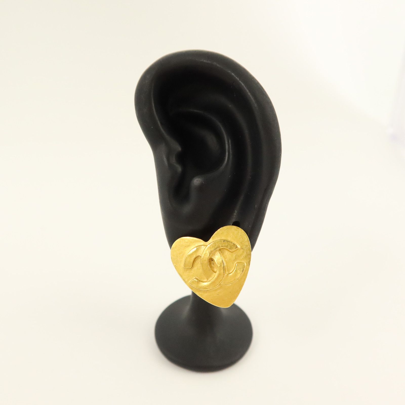Vintage Heart Clip-On Earrings 95P — view 7