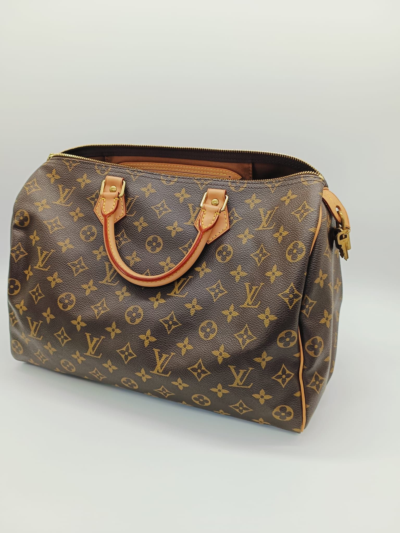 Speedy 30, Monogram — view 2