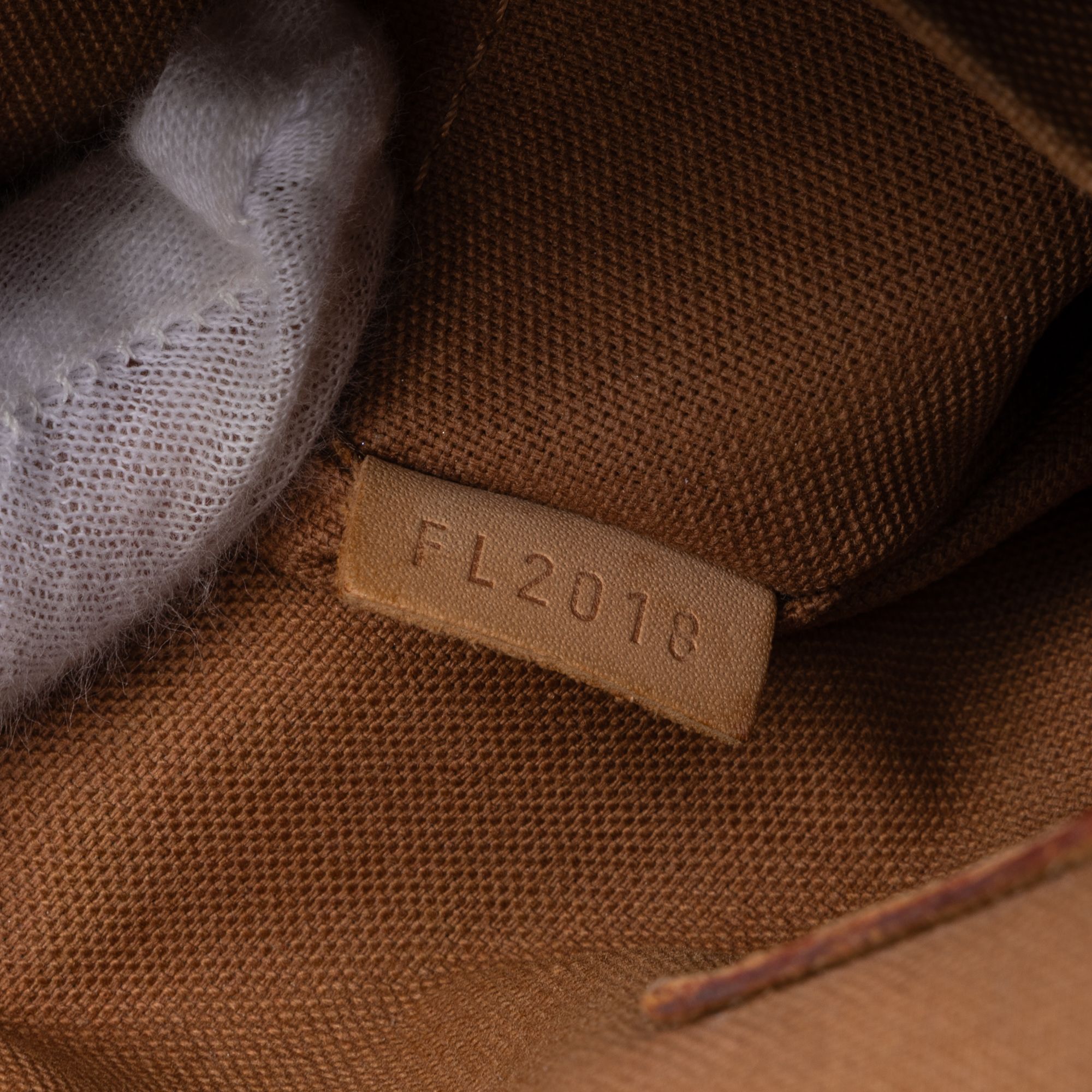 Lock it Petit  Monogram Canvas — view 11