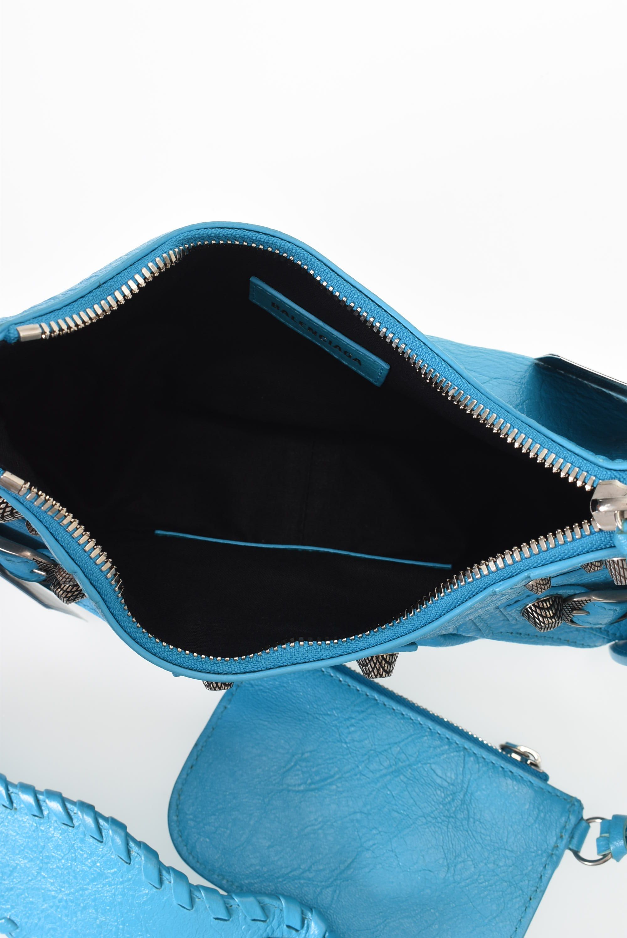 Le Cagole Blue With Pouch, Calf Leather — view 3