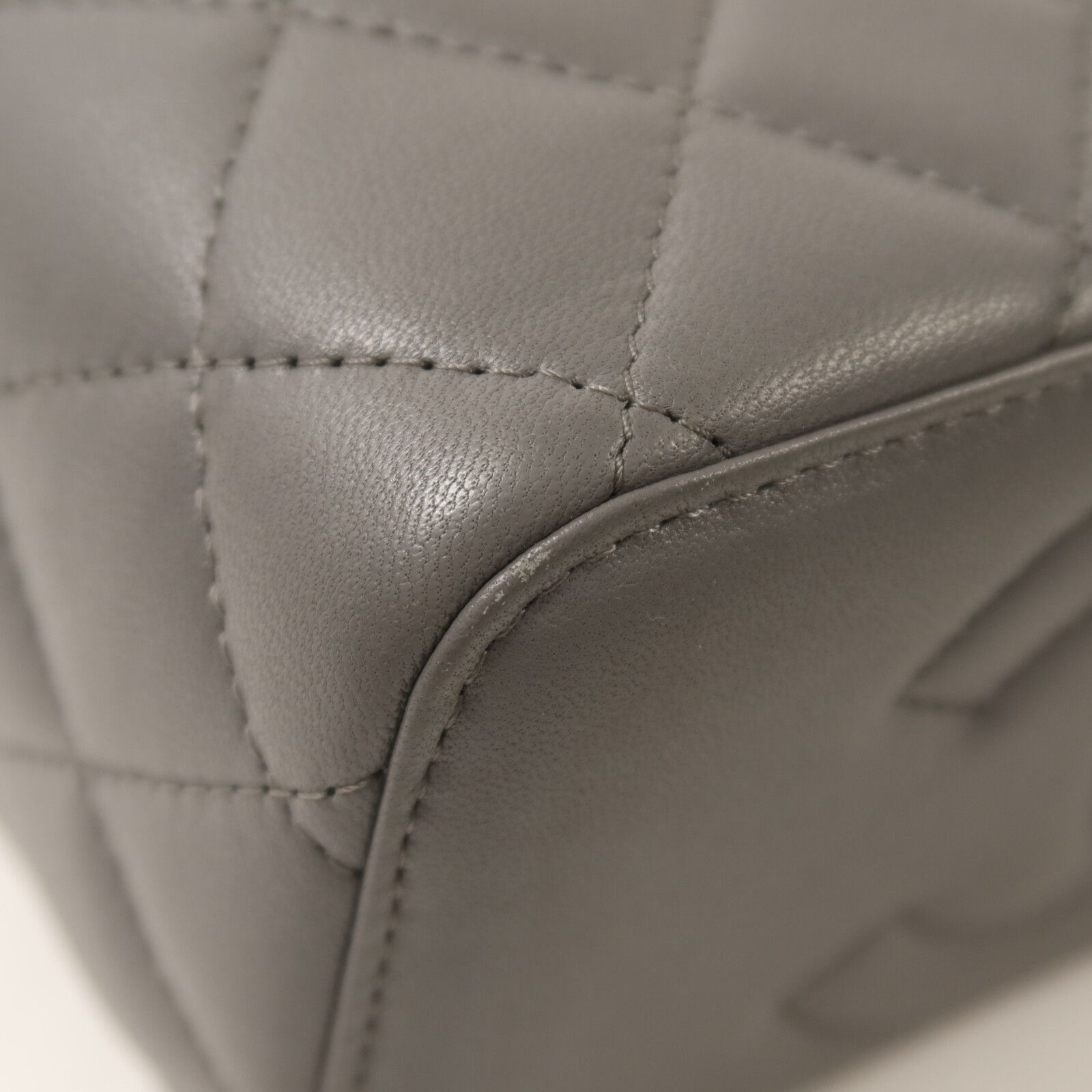 Classic Top Handle Quilted Lambskin Vanity Case with Chain — view 11