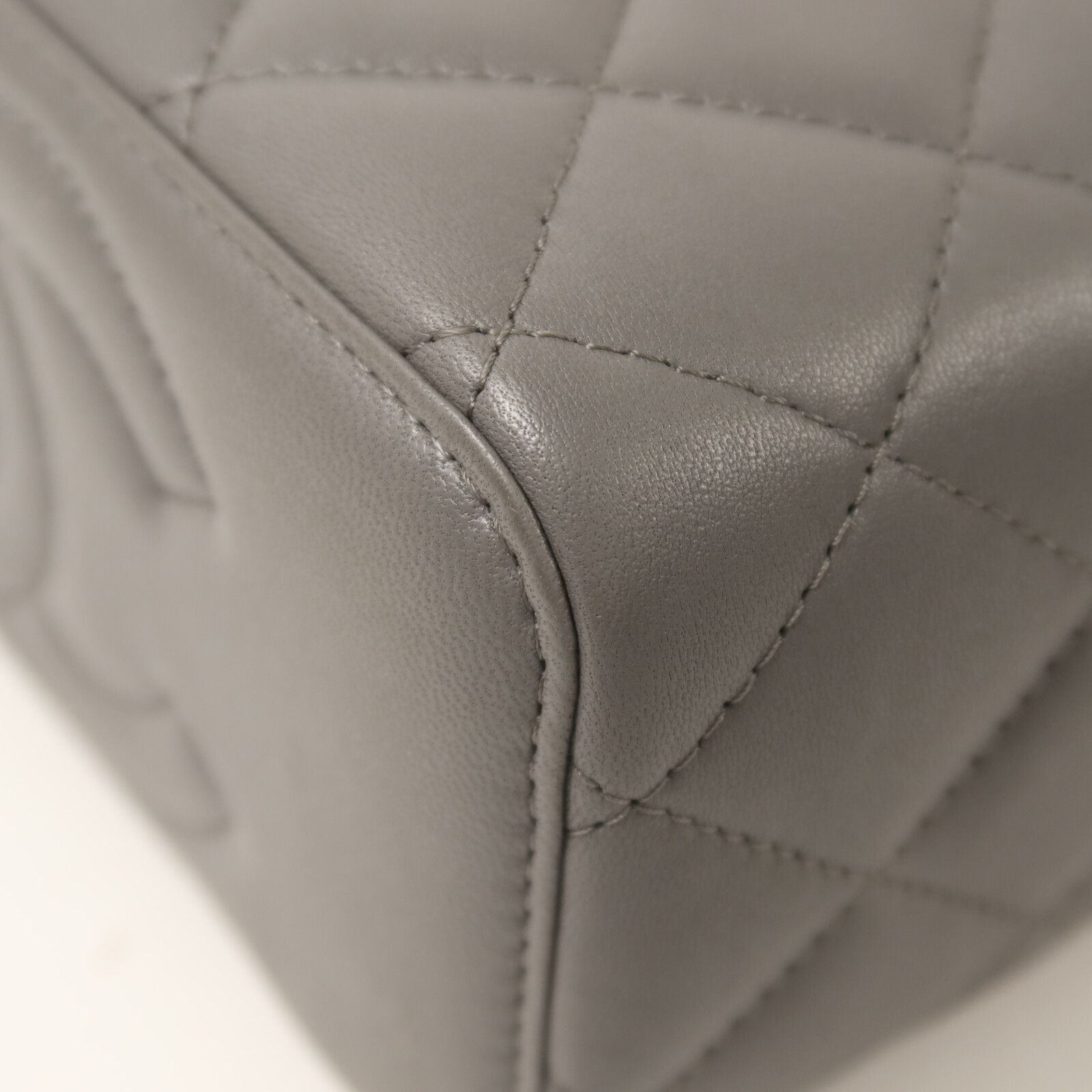 Classic Top Handle Quilted Lambskin Vanity Case with Chain — view 12