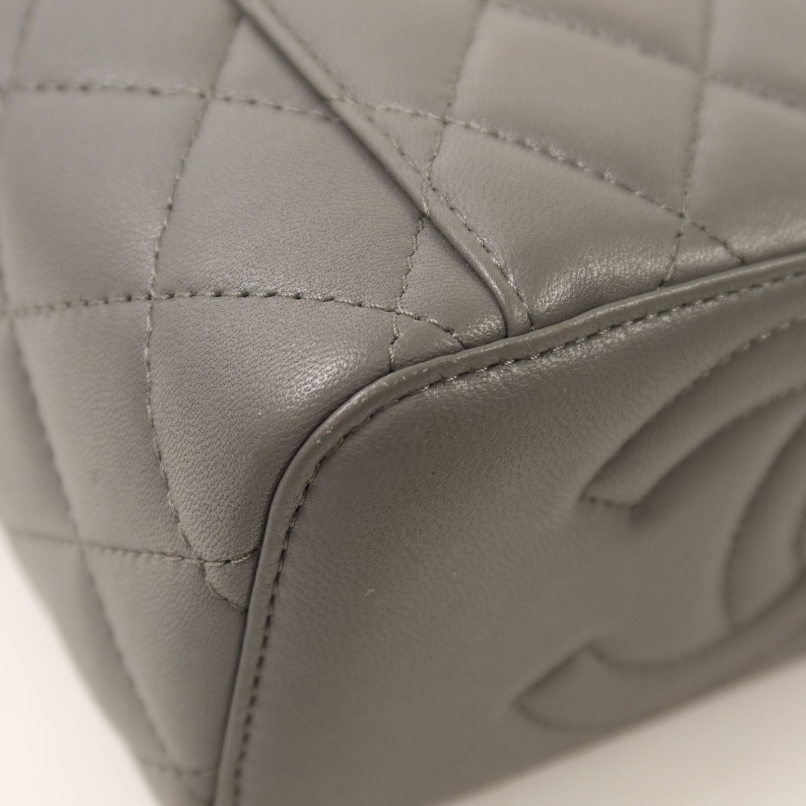 Classic Top Handle Quilted Lambskin Vanity Case with Chain — view 13