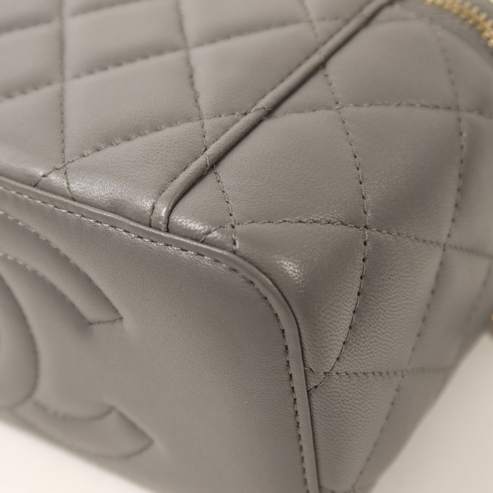 Classic Top Handle Quilted Lambskin Vanity Case with Chain — view 14