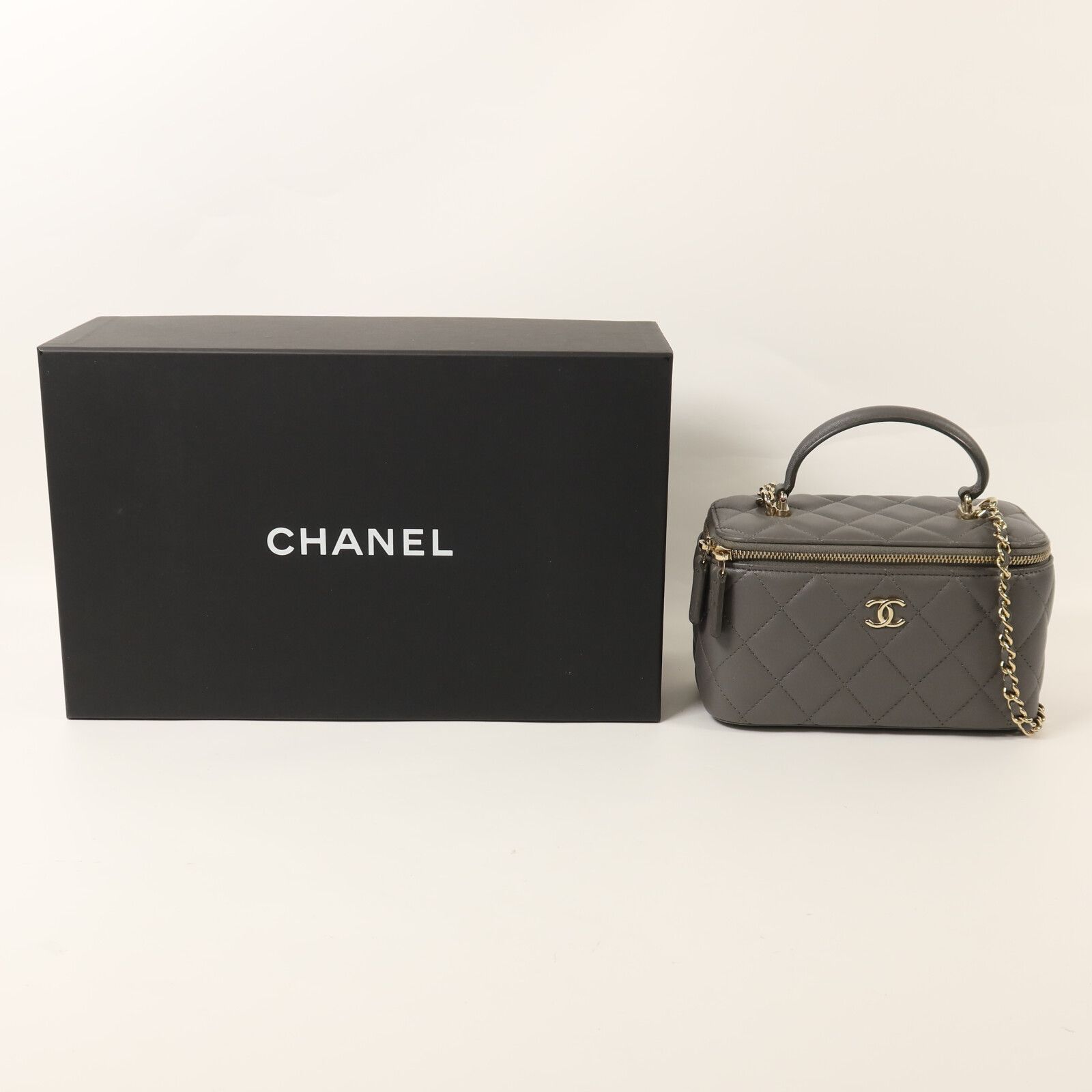Classic Top Handle Quilted Lambskin Vanity Case with Chain — view 9