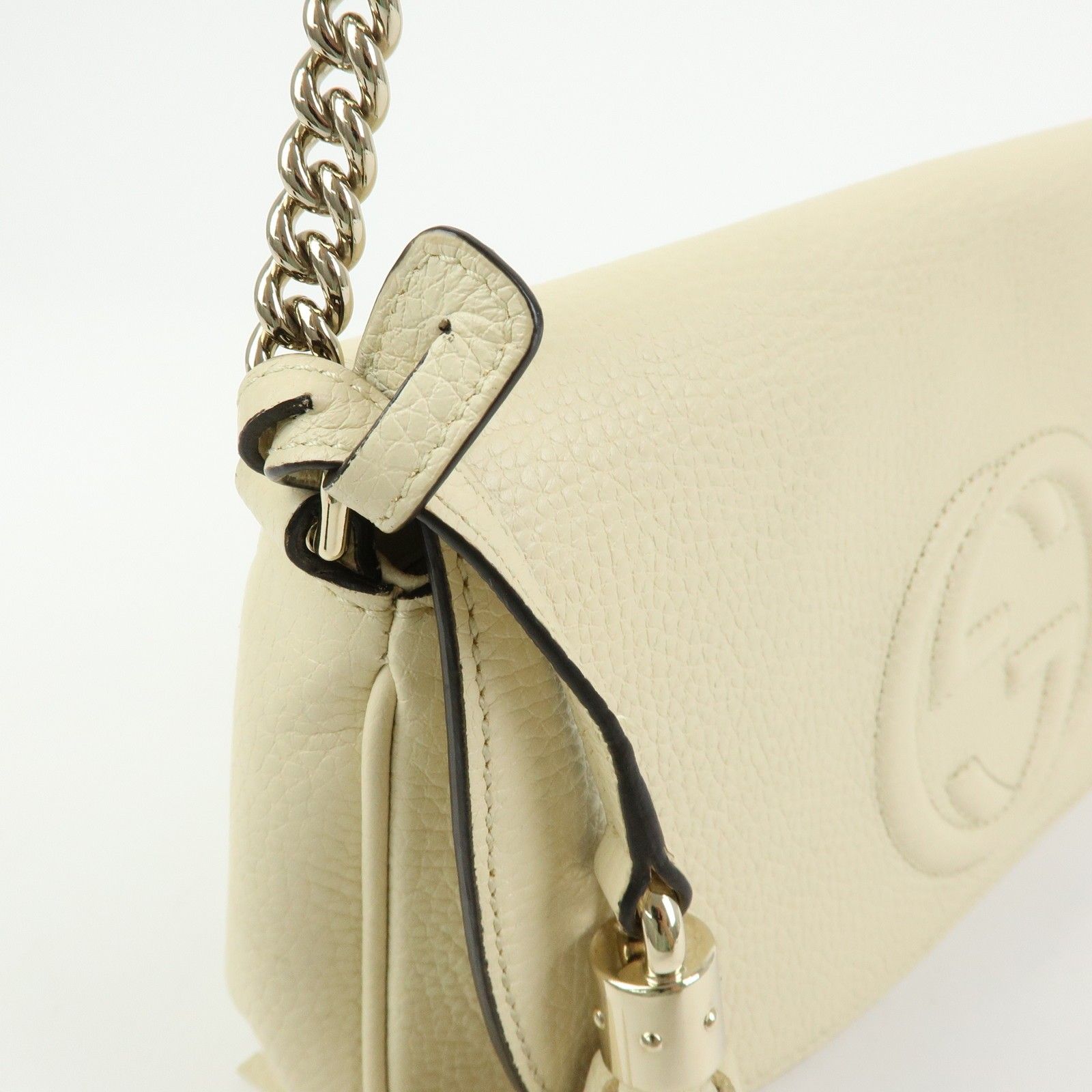 SOHO Interlocking G Leather Chain Shoulder Bag White 536224 — view 12