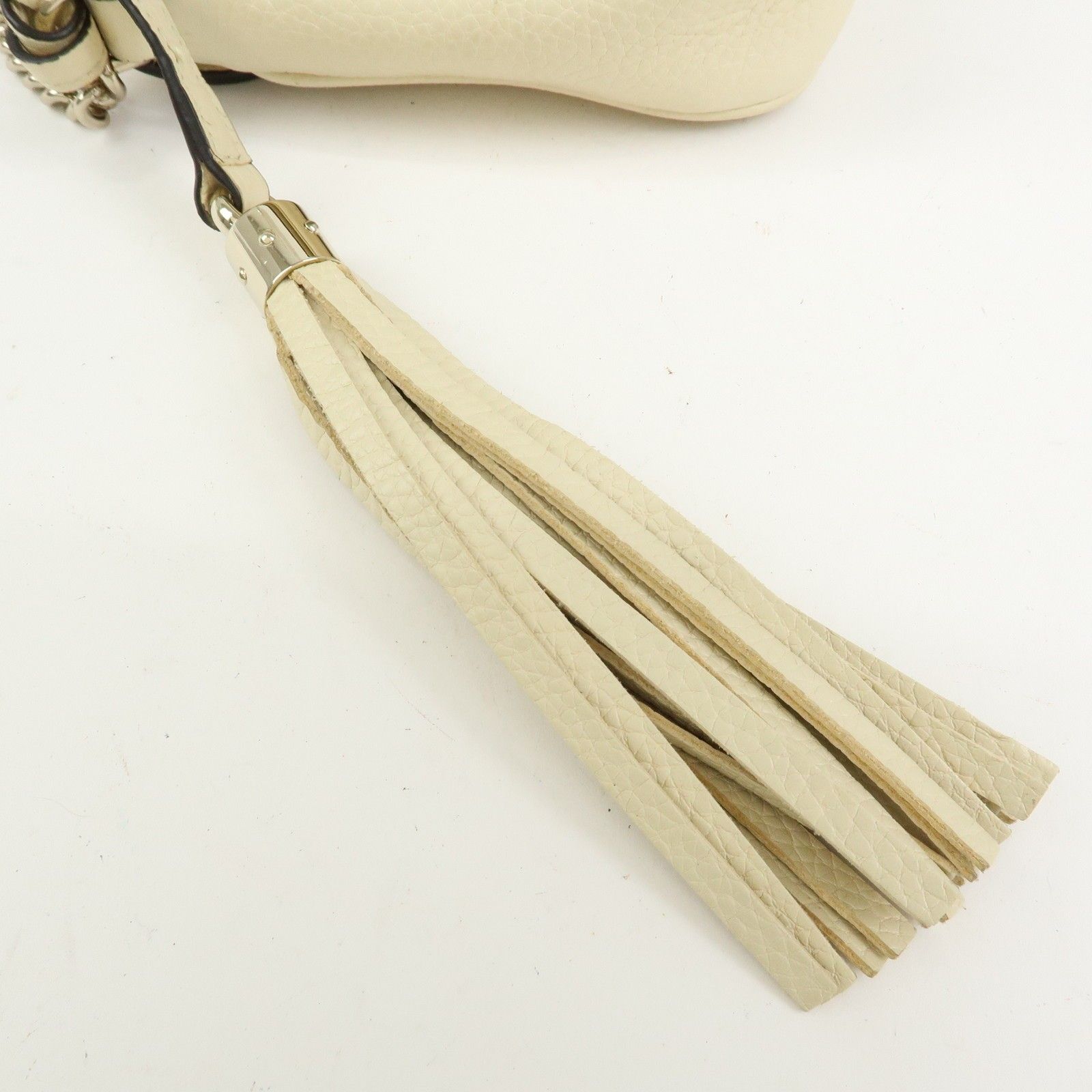 SOHO Interlocking G Leather Chain Shoulder Bag White 536224 — view 13