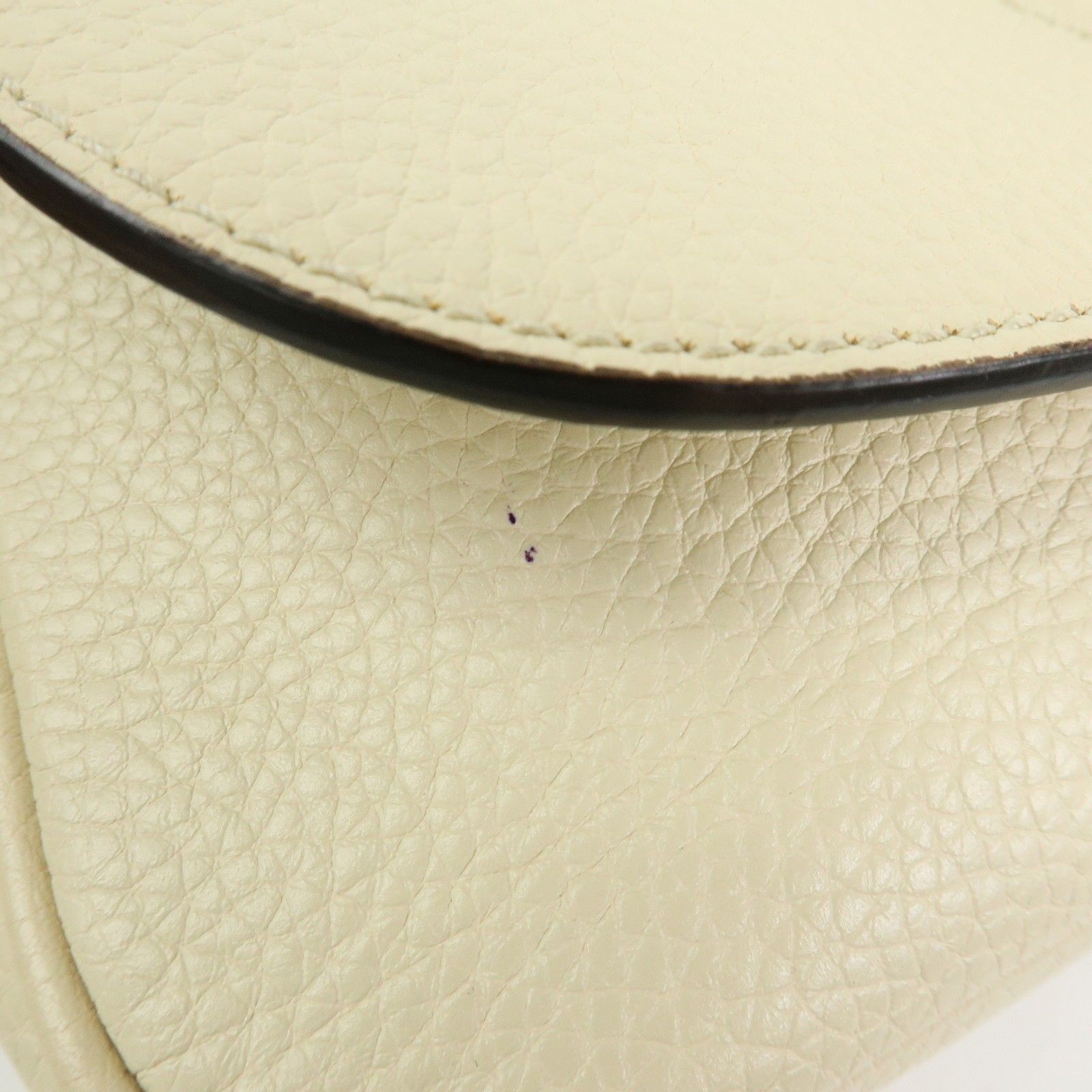 SOHO Interlocking G Leather Chain Shoulder Bag White 536224 — view 17