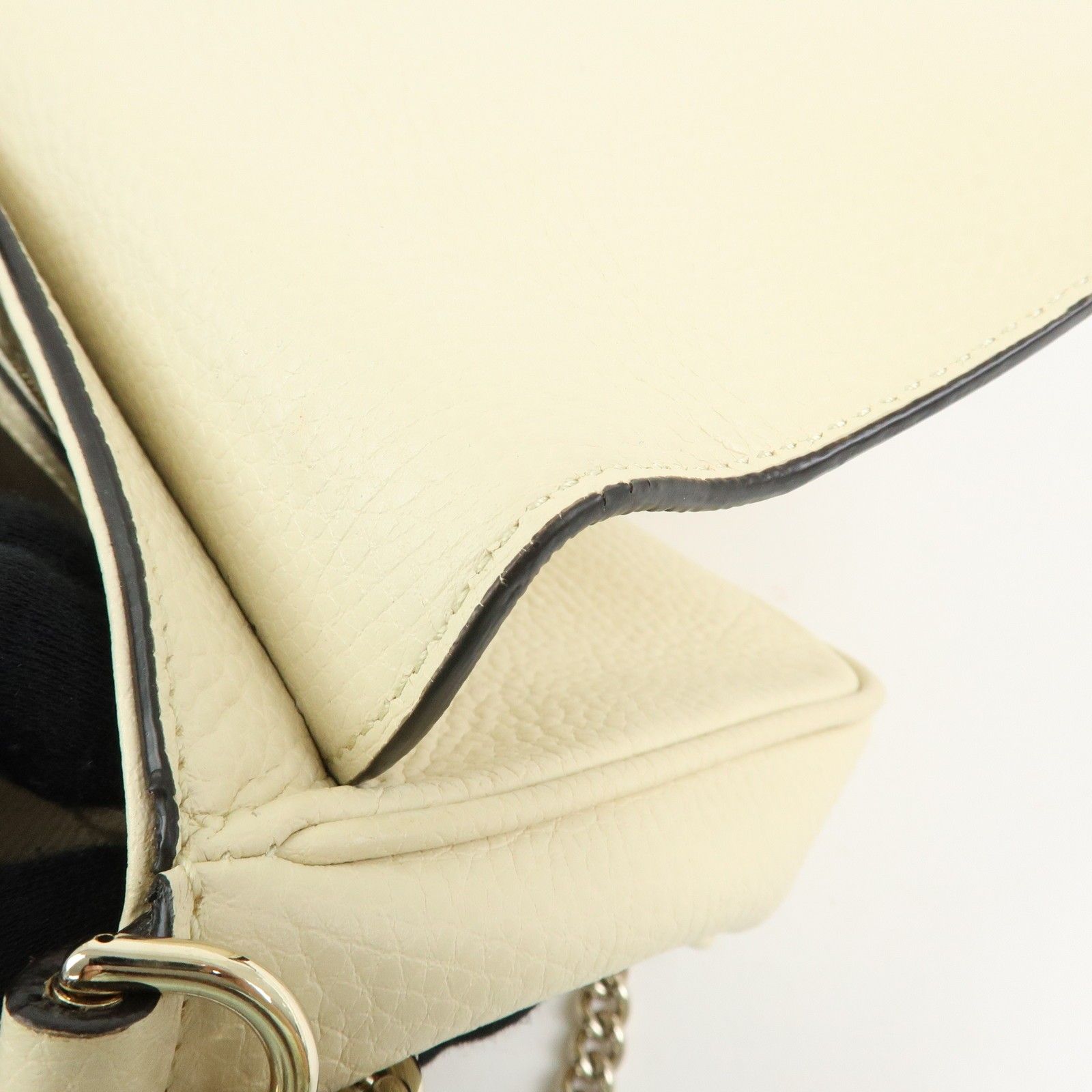 SOHO Interlocking G Leather Chain Shoulder Bag White 536224 — view 18