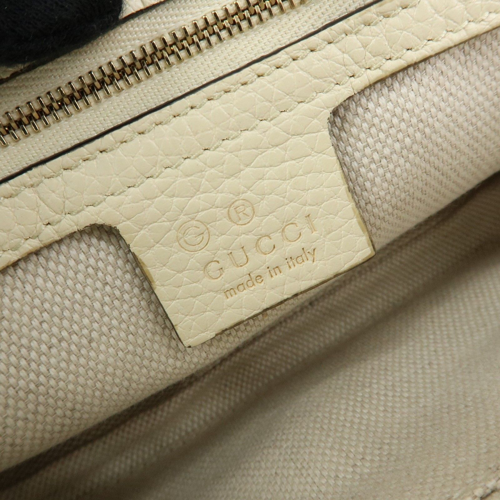 SOHO Interlocking G Leather Chain Shoulder Bag White 536224 — view 21