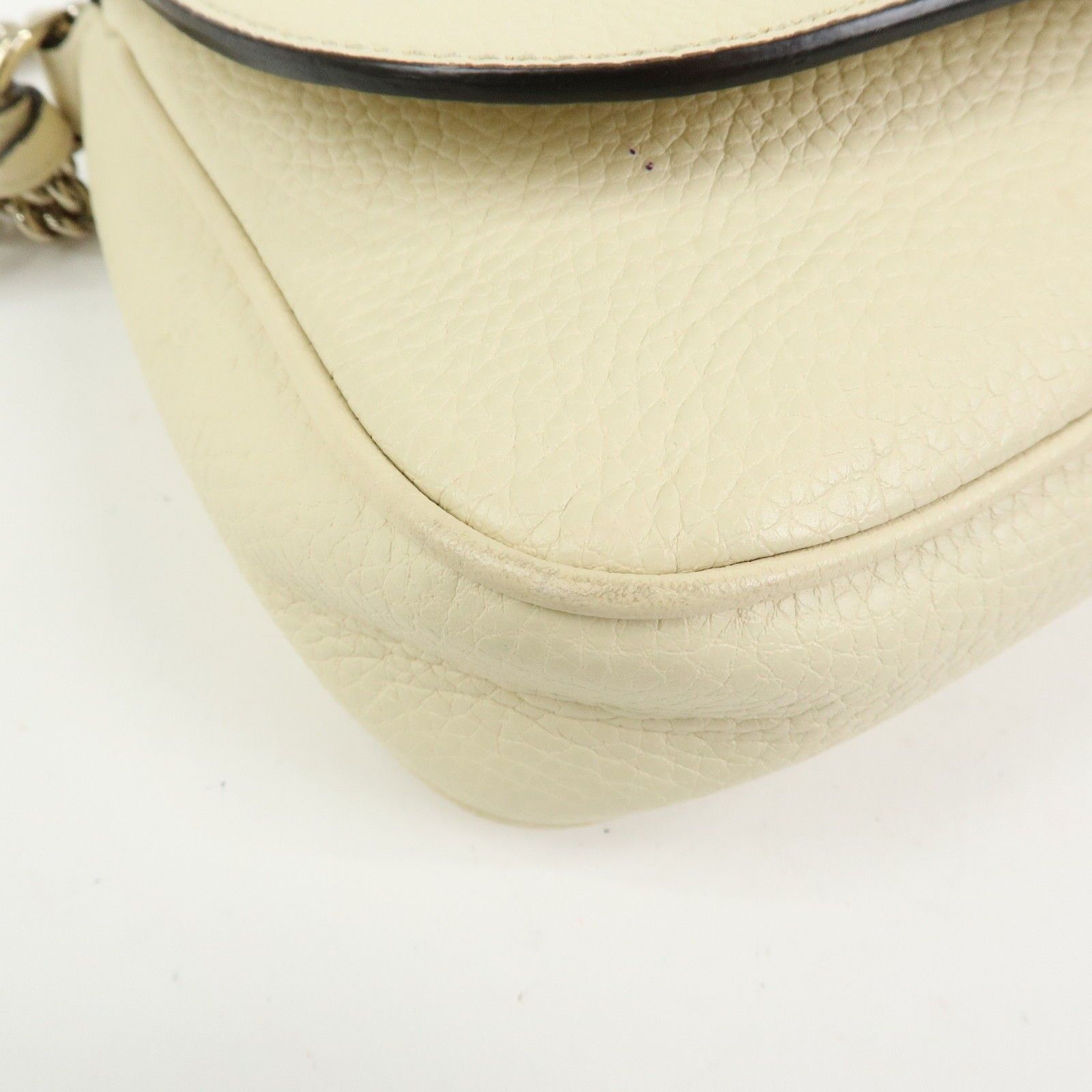 SOHO Interlocking G Leather Chain Shoulder Bag White 536224 — view 7