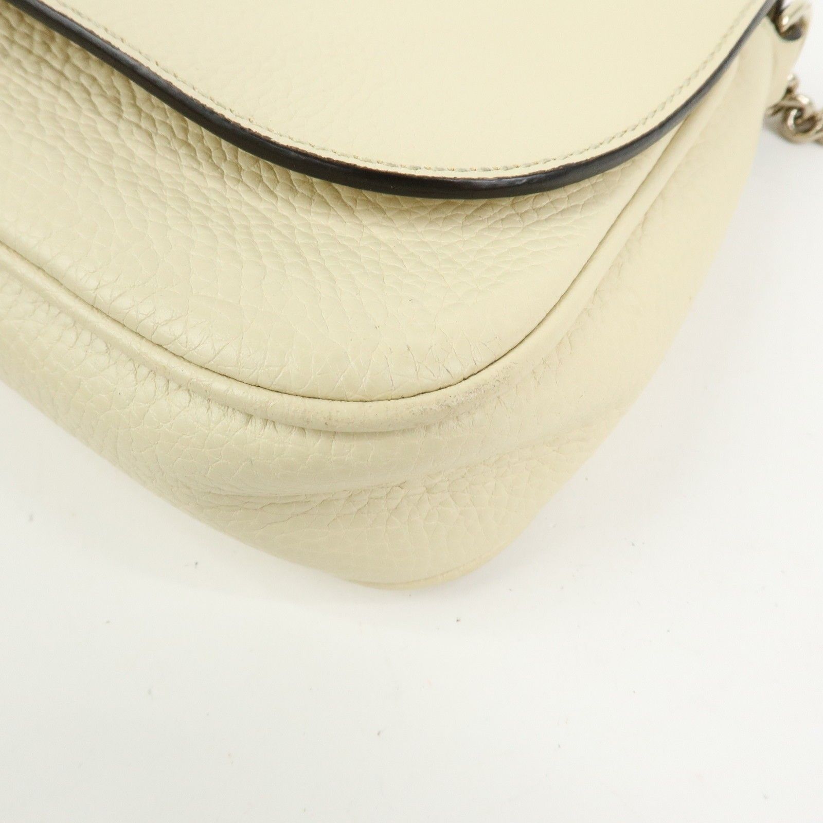 SOHO Interlocking G Leather Chain Shoulder Bag White 536224 — view 8