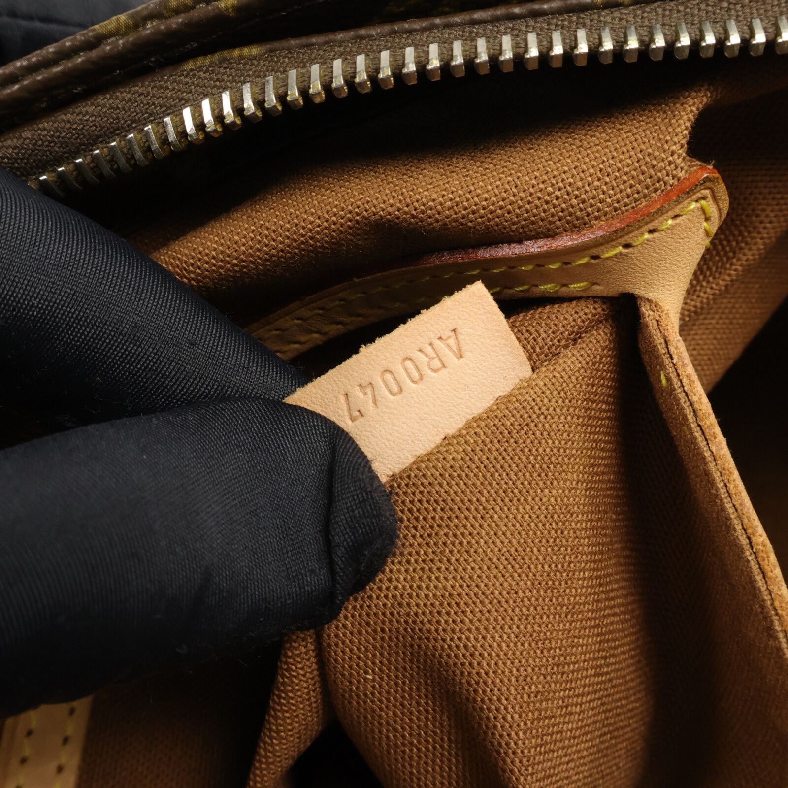 Cabas Mezzo, Monogram — view 8