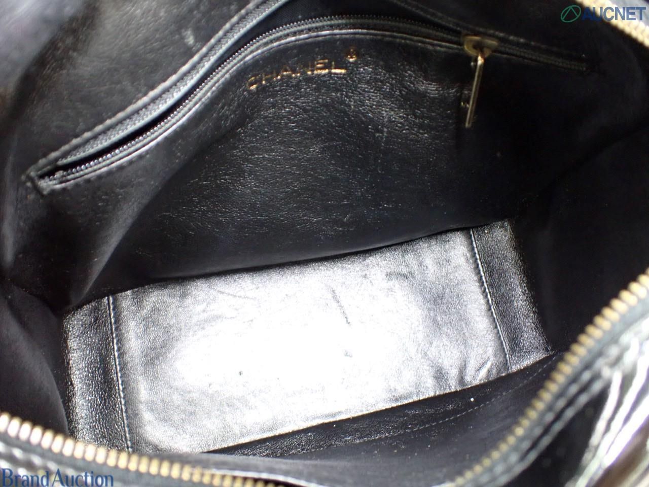 Vintage Patent Leather Structured Shoulder Bag — view 9