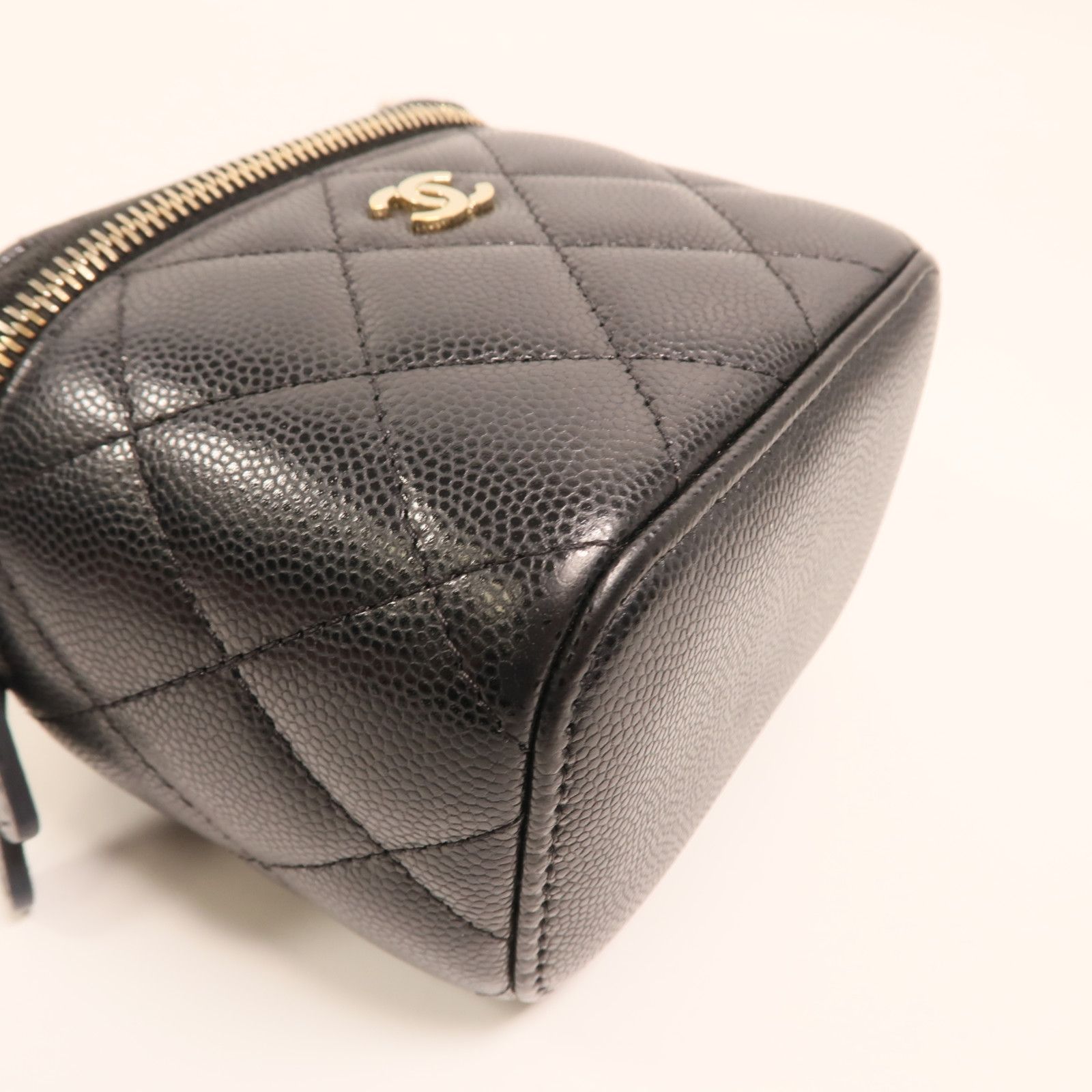 Black Caviar Vanity Case with Chain — view 11