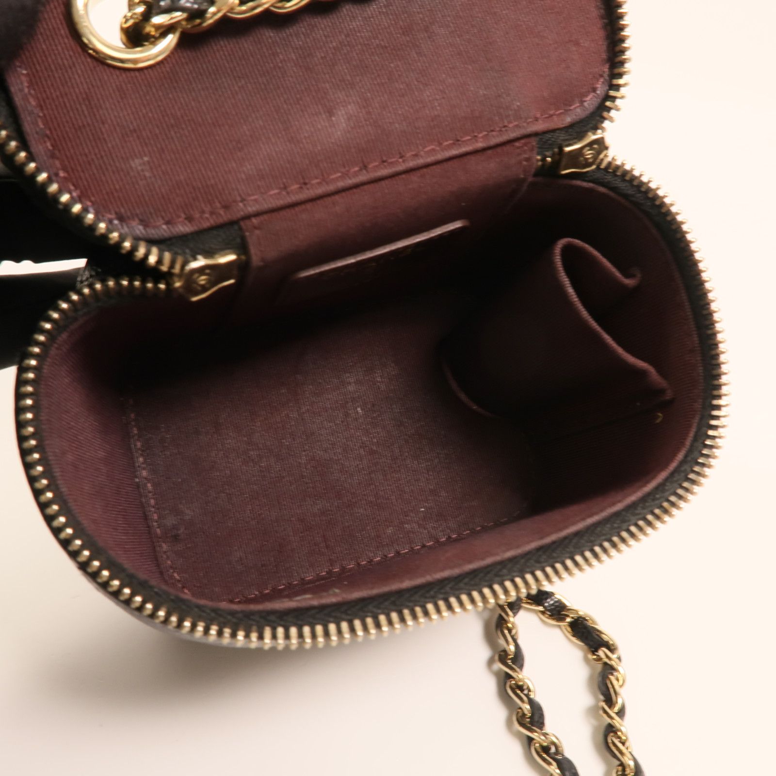 Black Caviar Vanity Case with Chain — view 5