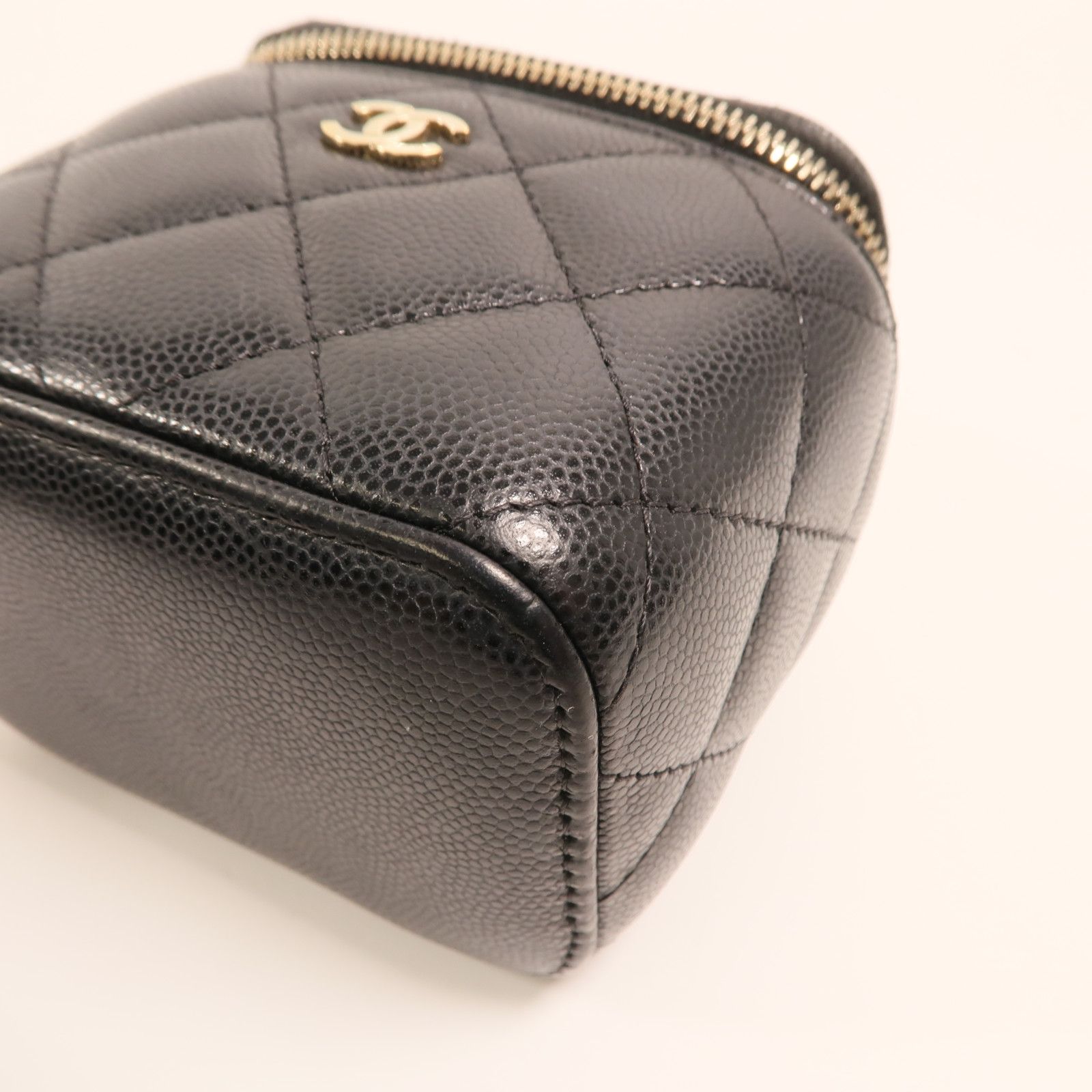 Black Caviar Vanity Case with Chain — view 10