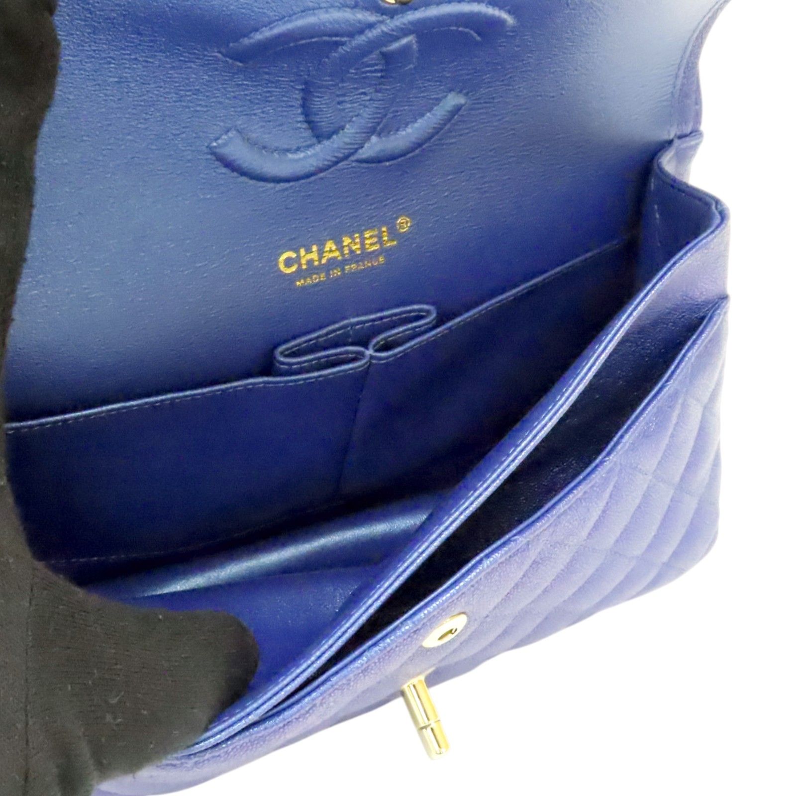 Classic Flap Shoulder Handbag Blue Iridescent Grained Calfskin — view 5