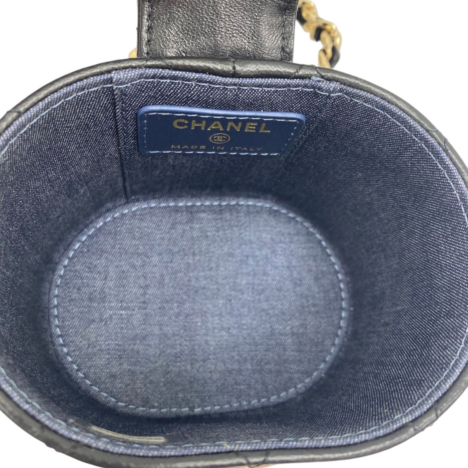 Lambskin Elegant Chain Tubular Vanity Case Shoulder Bag — view 3