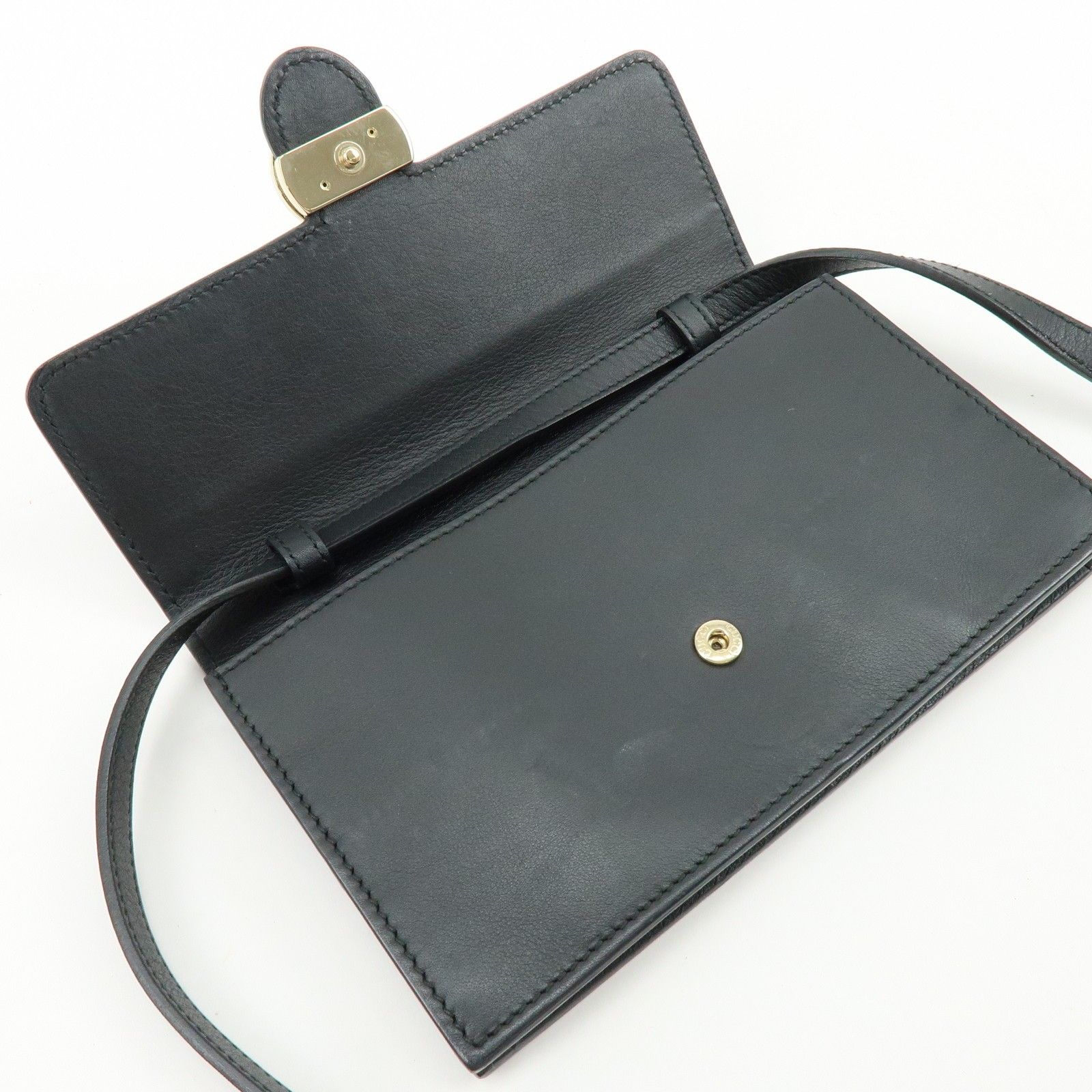 Interlocking G Leather Shoulder Bag Crossbody Bag Black 369664 — view 17