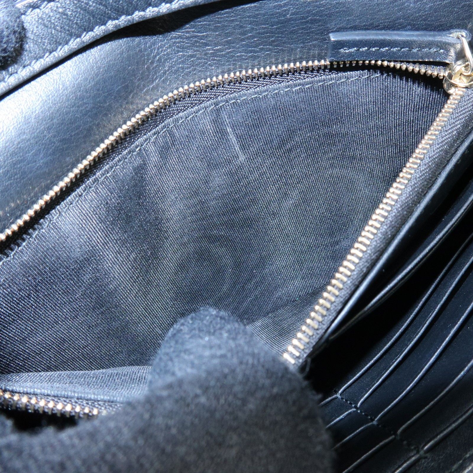 Interlocking G Leather Shoulder Bag Crossbody Bag Black 369664 — view 23