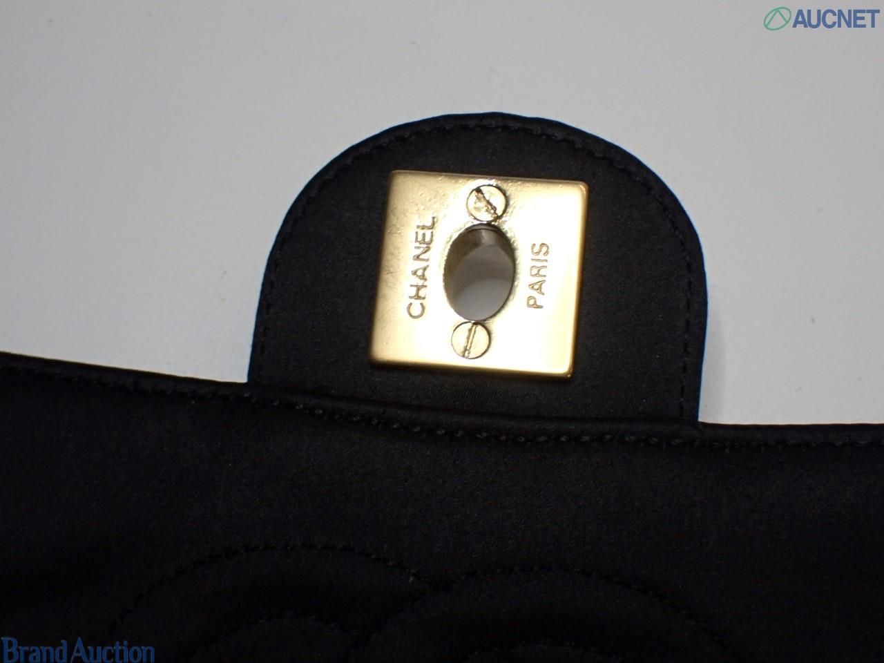 Matelasse Satin chain Turn lock in Black — view 14