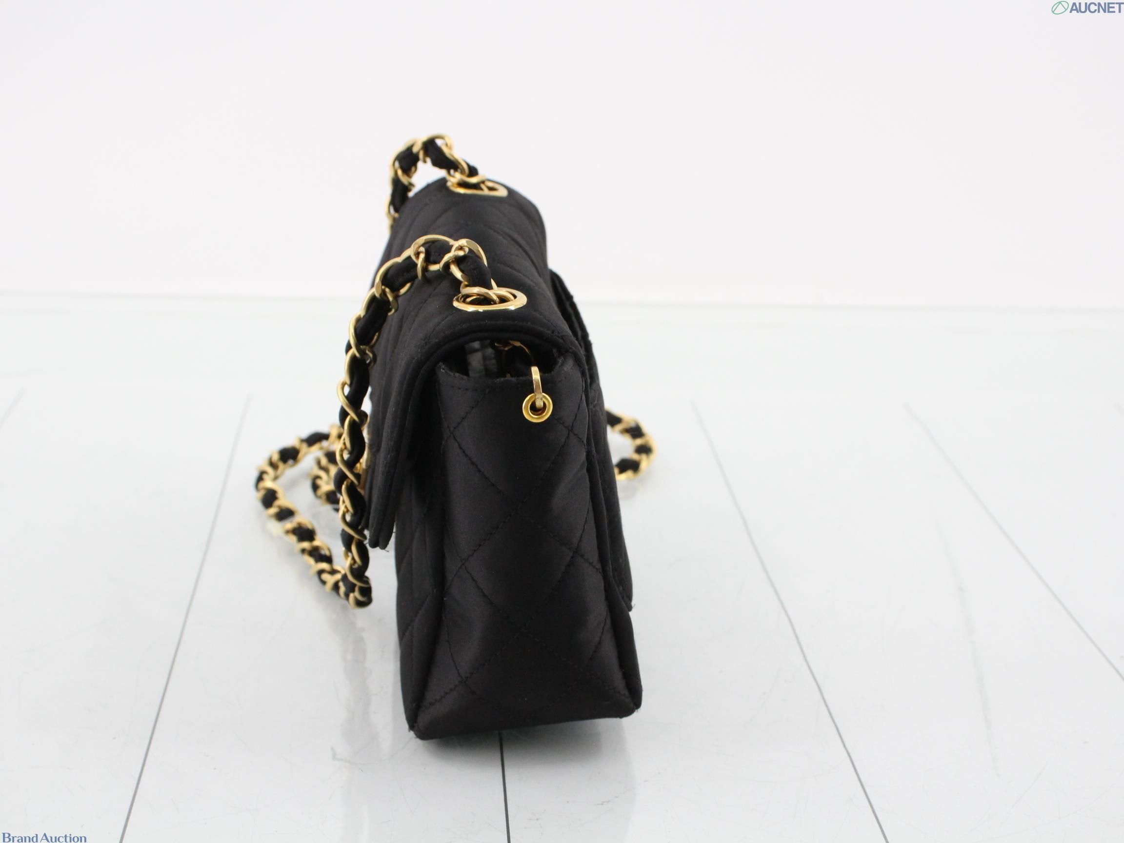 Matelasse Satin chain Turn lock in Black — view 3