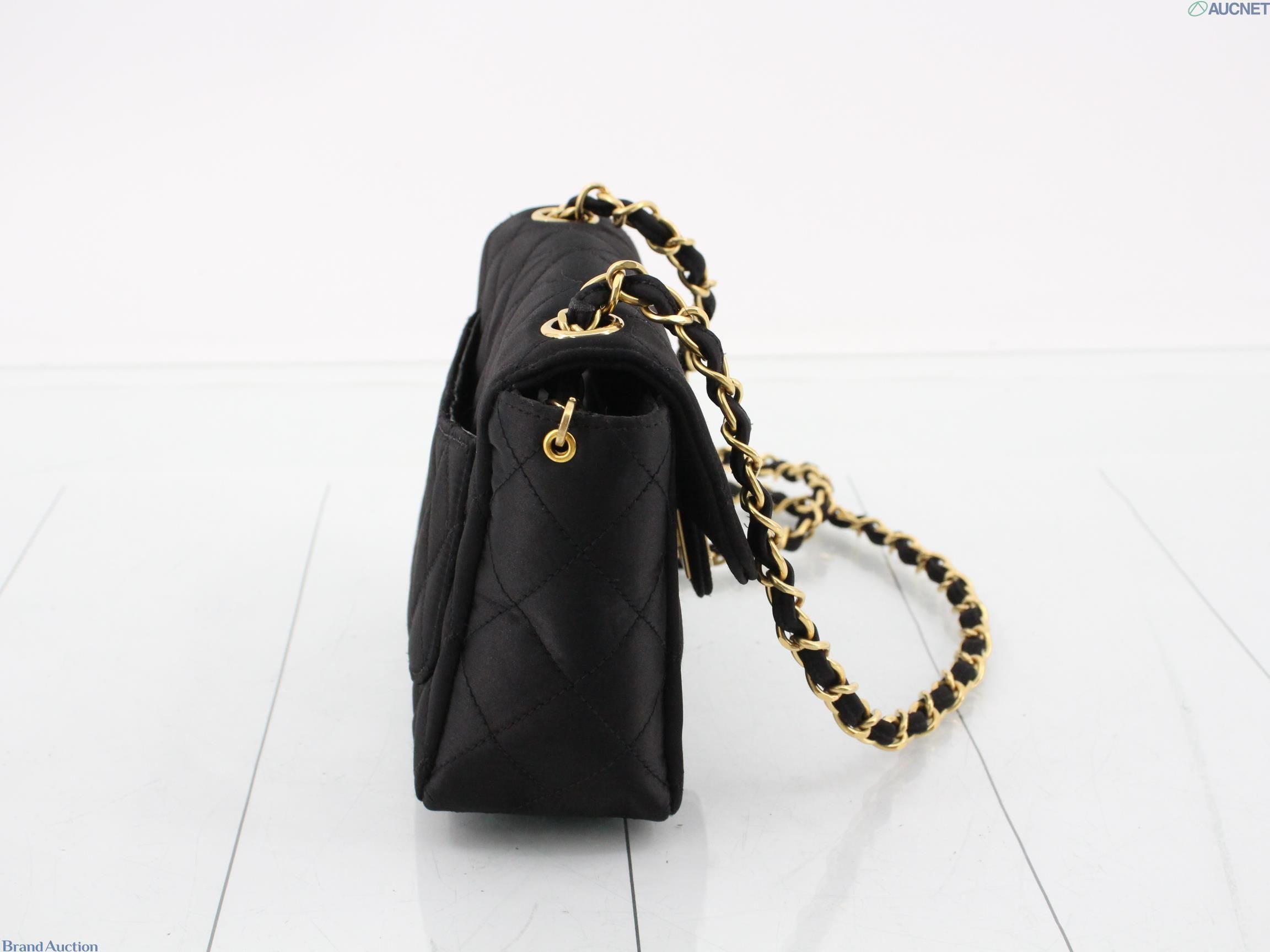 Matelasse Satin chain Turn lock in Black — view 4