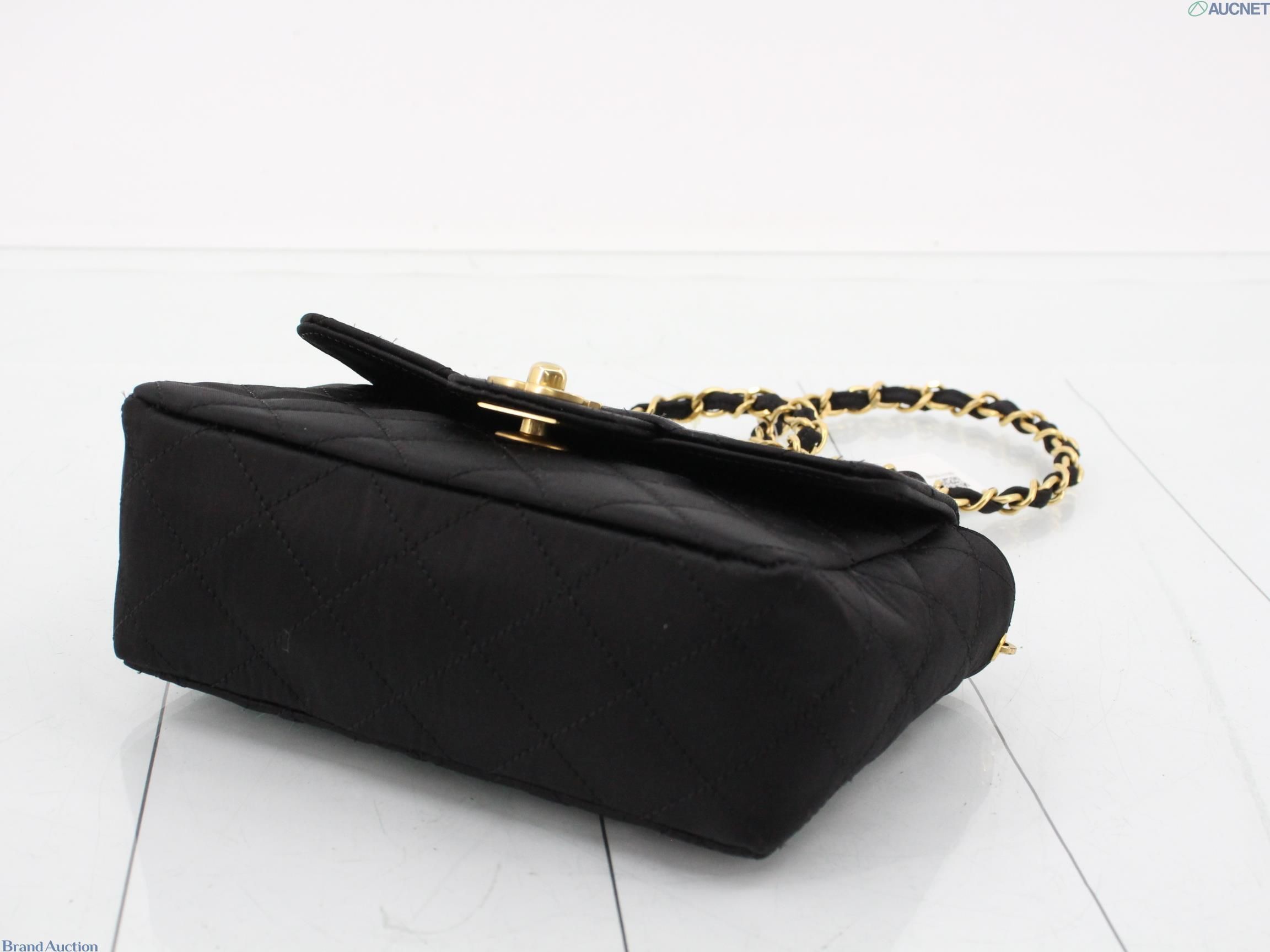 Matelasse Satin chain Turn lock in Black — view 6