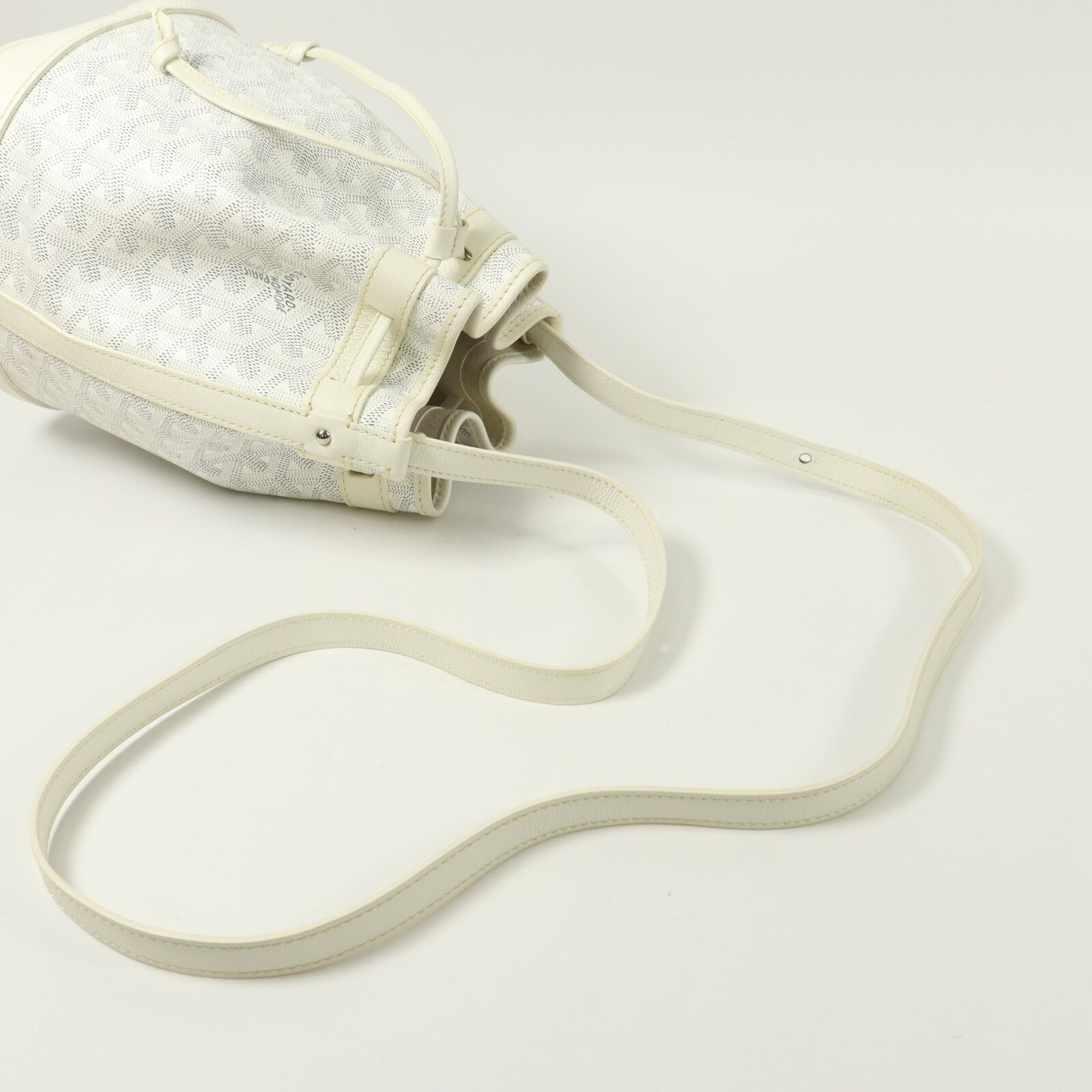 Petit Flot Bucket Shoulder Bag — view 11