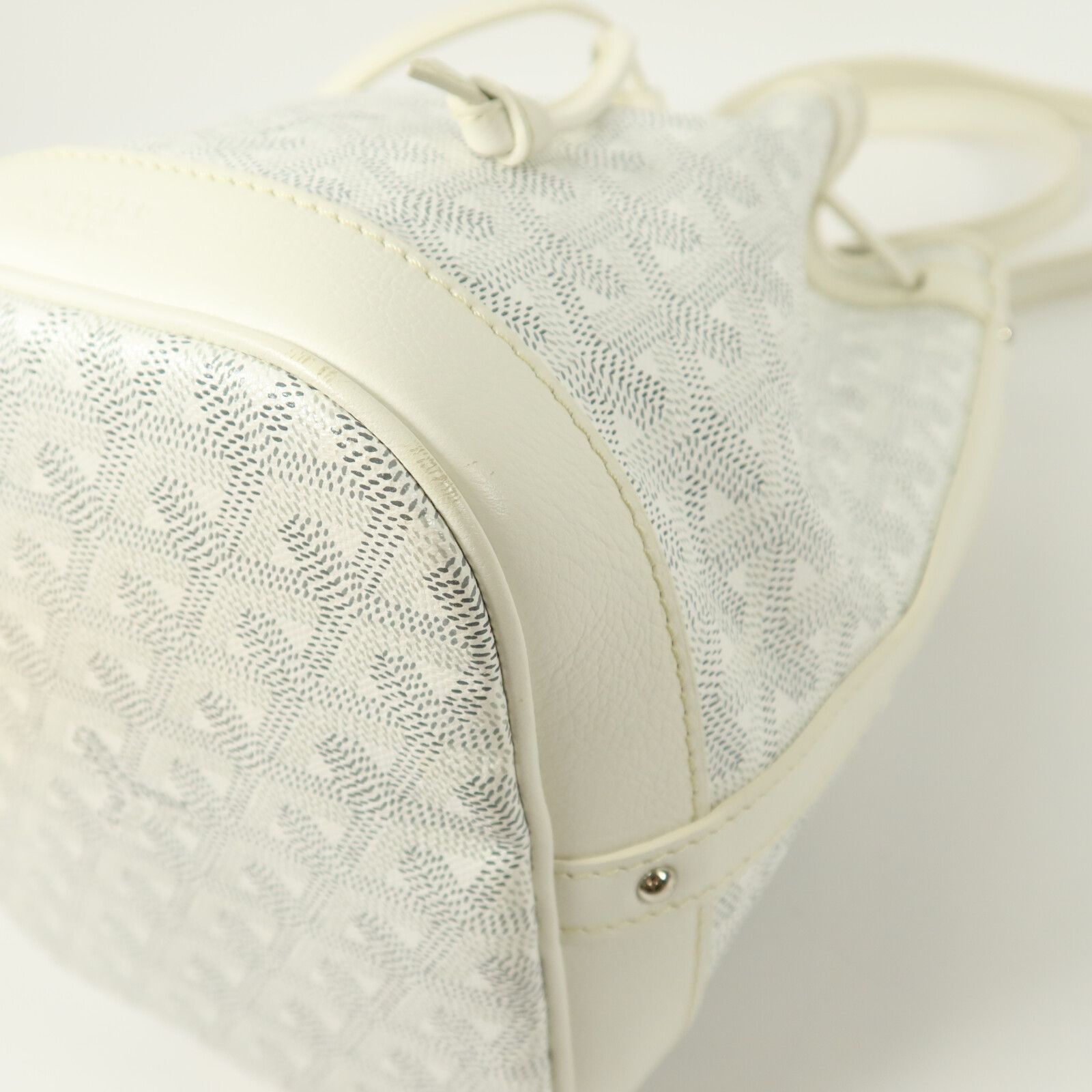 Petit Flot Bucket Shoulder Bag — view 12