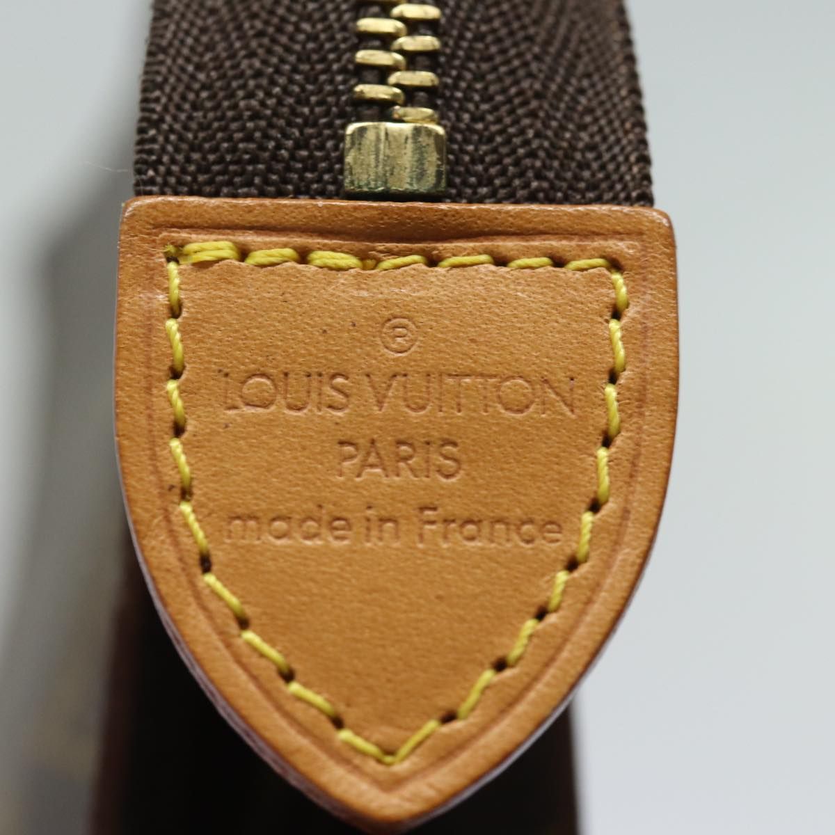 Poche Toilette 26, Monogram — view 9