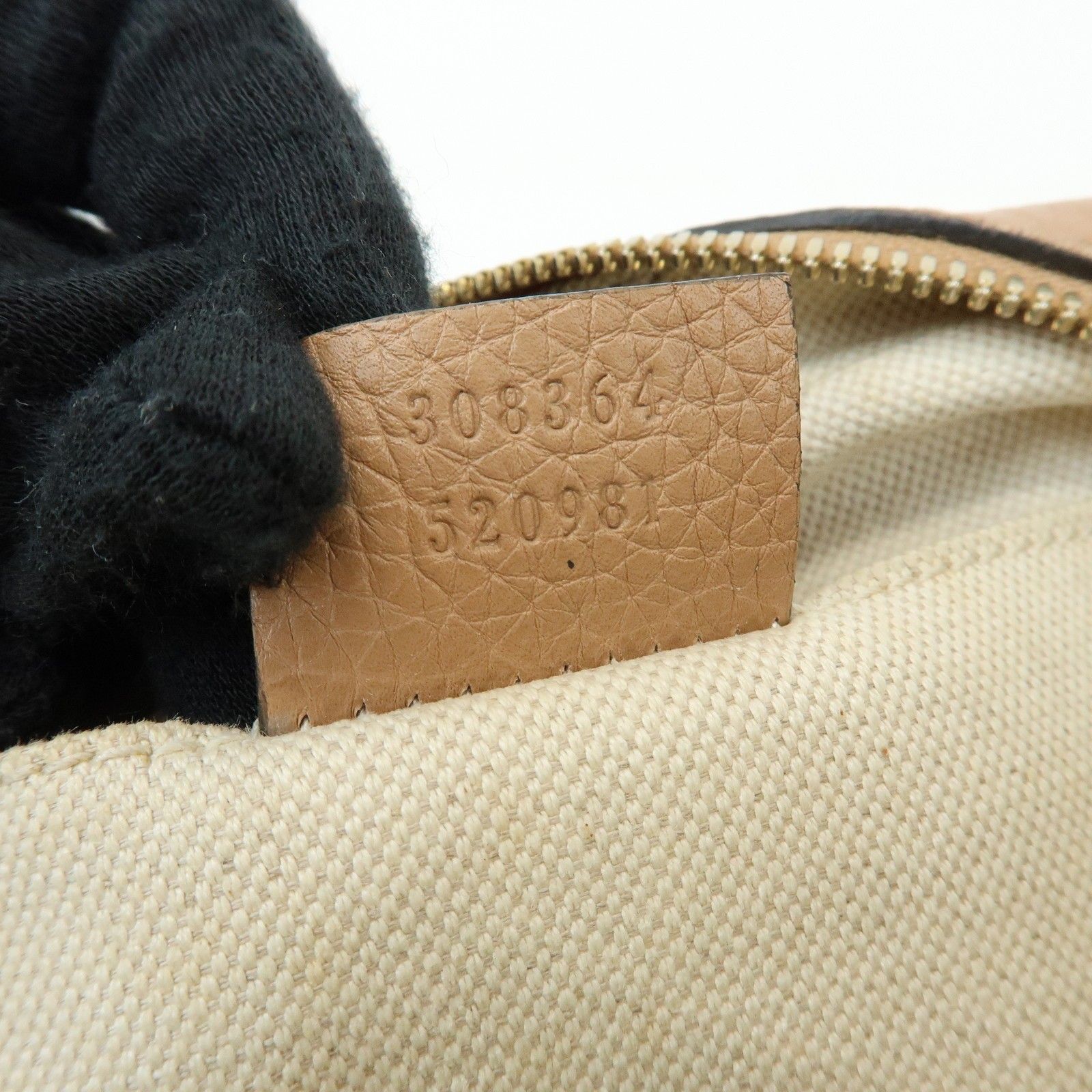 SOHO Interlocking G Leather Shoulder Bag Pink Beige 308364 — view 24