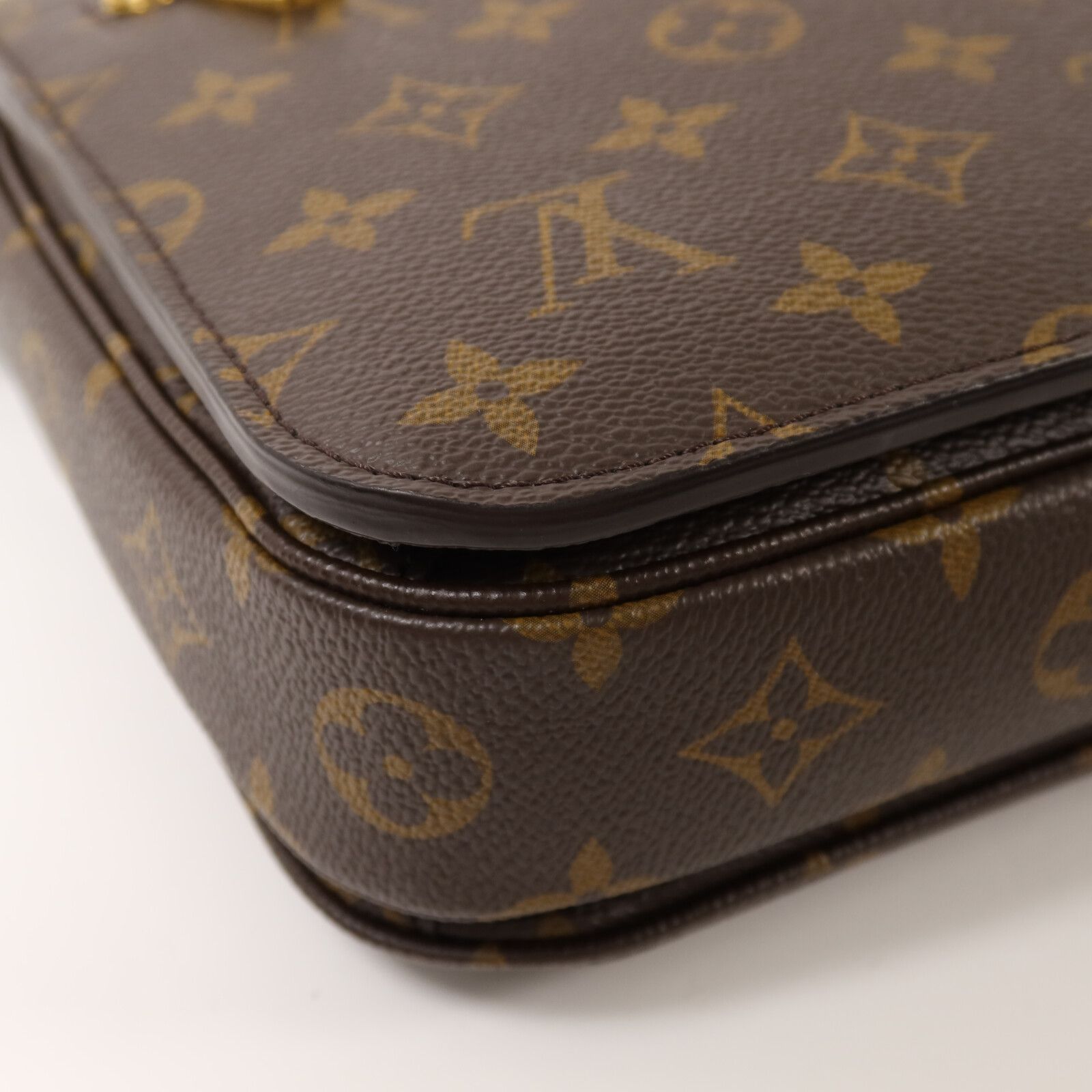 Pochette Metis, Monogram — view 11