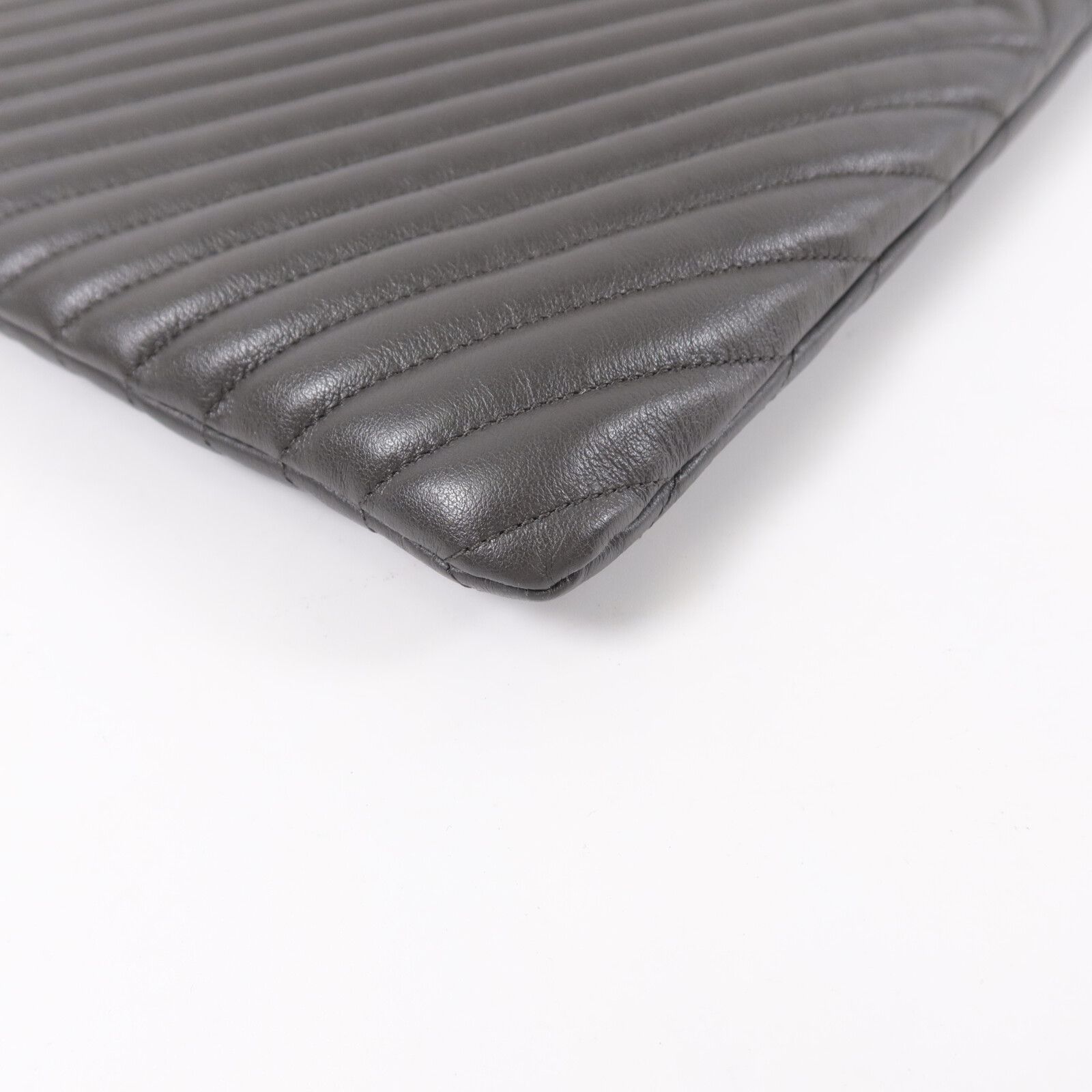 Cassandre Matelassé Large Pouch — view 12